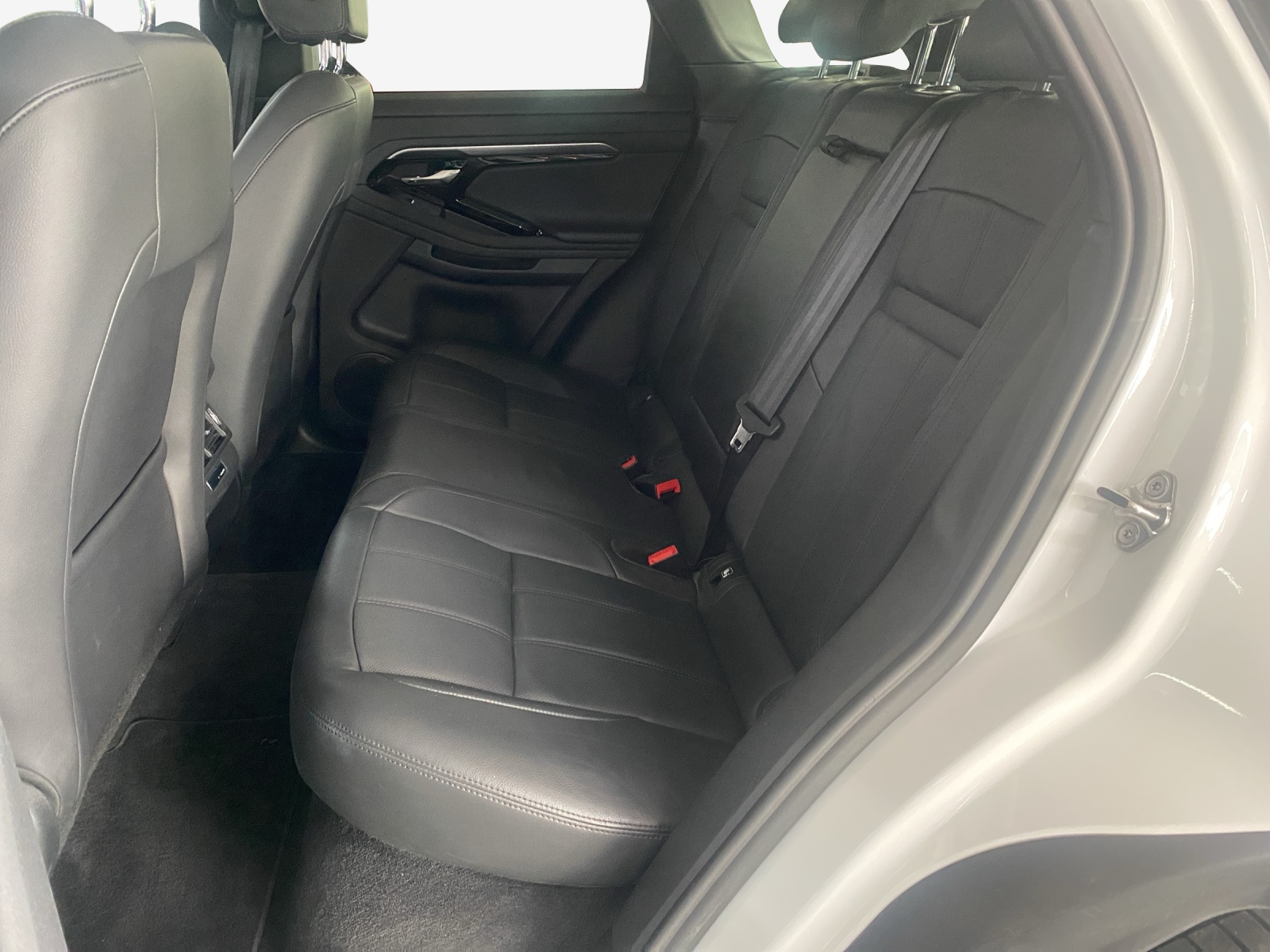 LAND ROVER Range Rover Evoque P 300e SE AT8-image-11