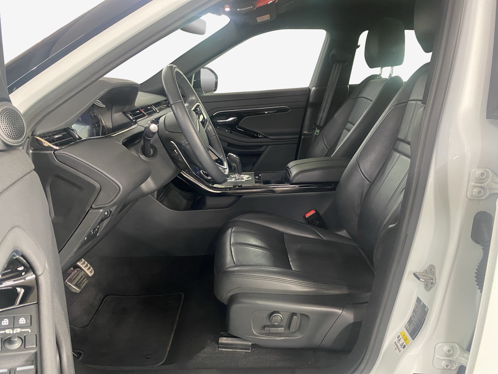 LAND ROVER Range Rover Evoque P 300e SE AT8-image-7