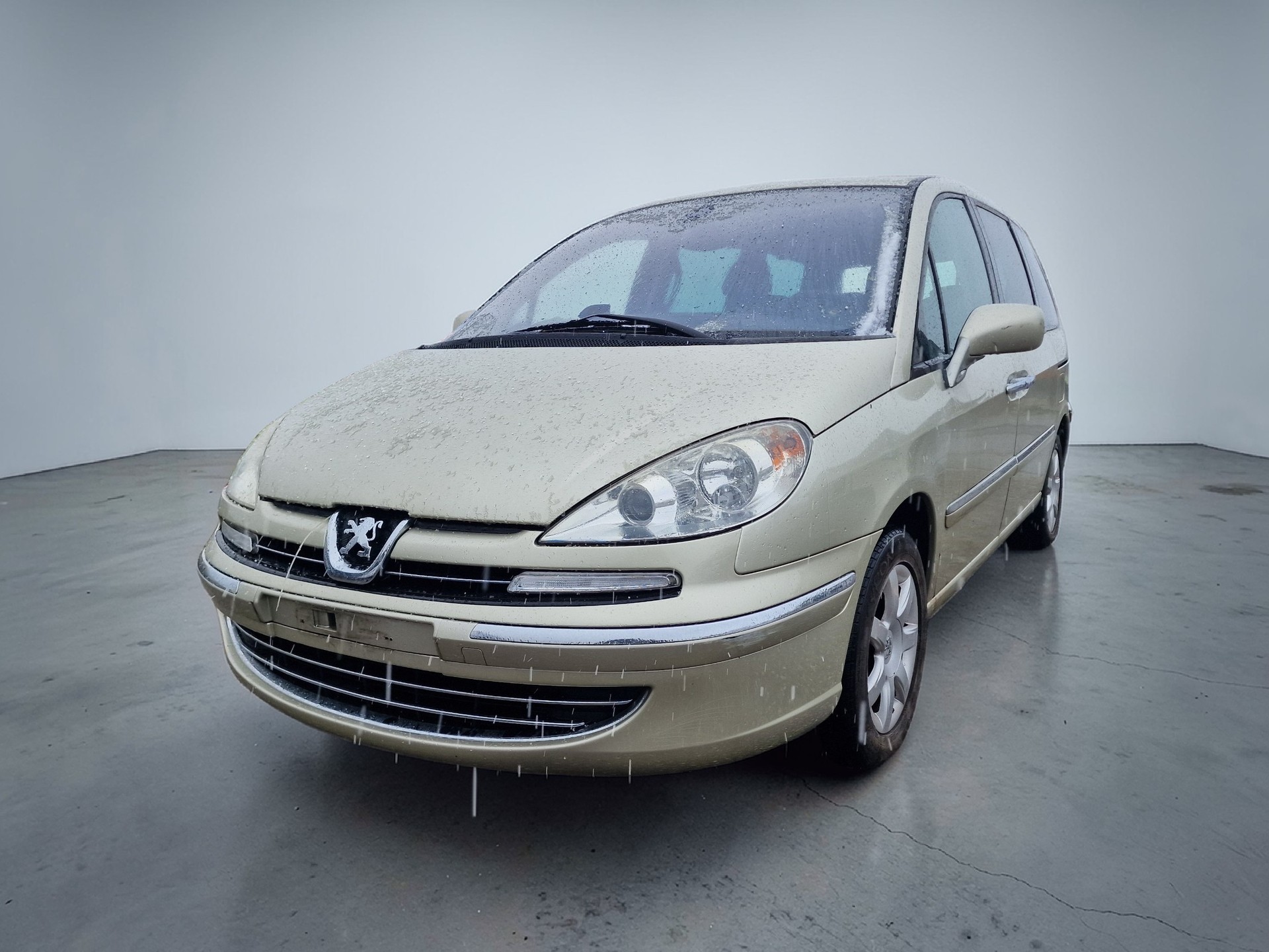 PEUGEOT 807 2.2 16V HDi Family+-image-1