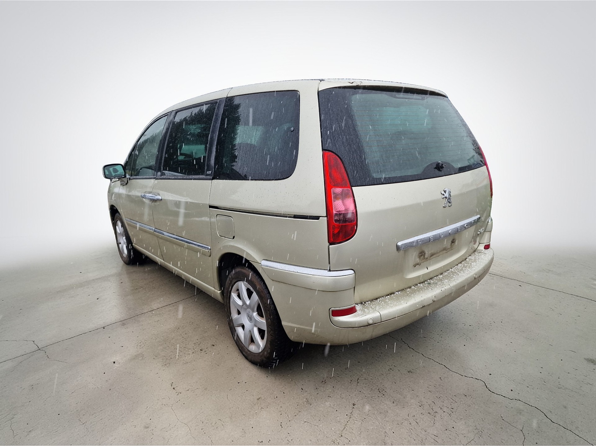 PEUGEOT 807 2.2 16V HDi Family+-image-2