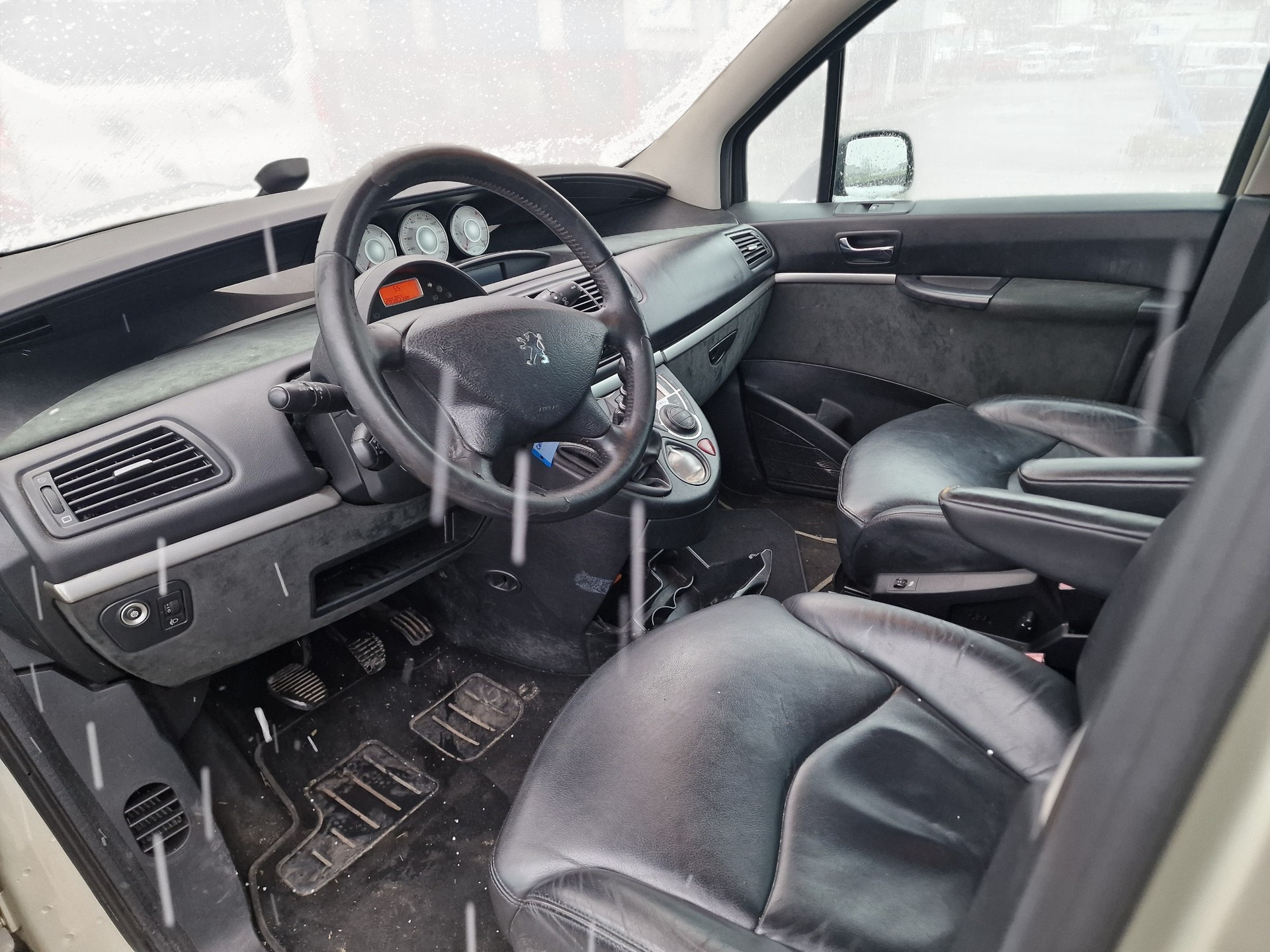 PEUGEOT 807 2.2 16V HDi Family+-image-3