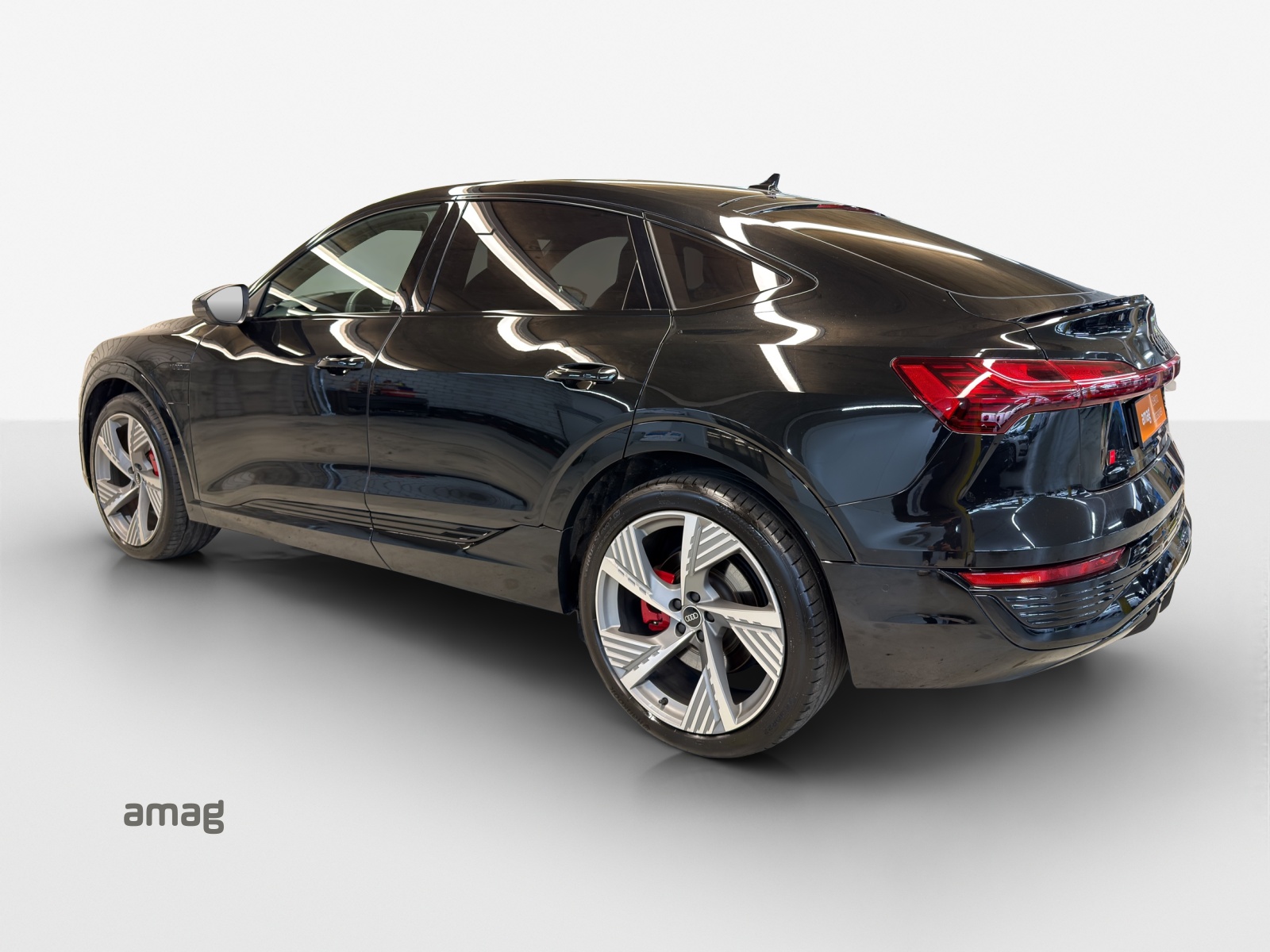 AUDI Q8 Sportback 55 e-tron Black Edition quattro-image-2
