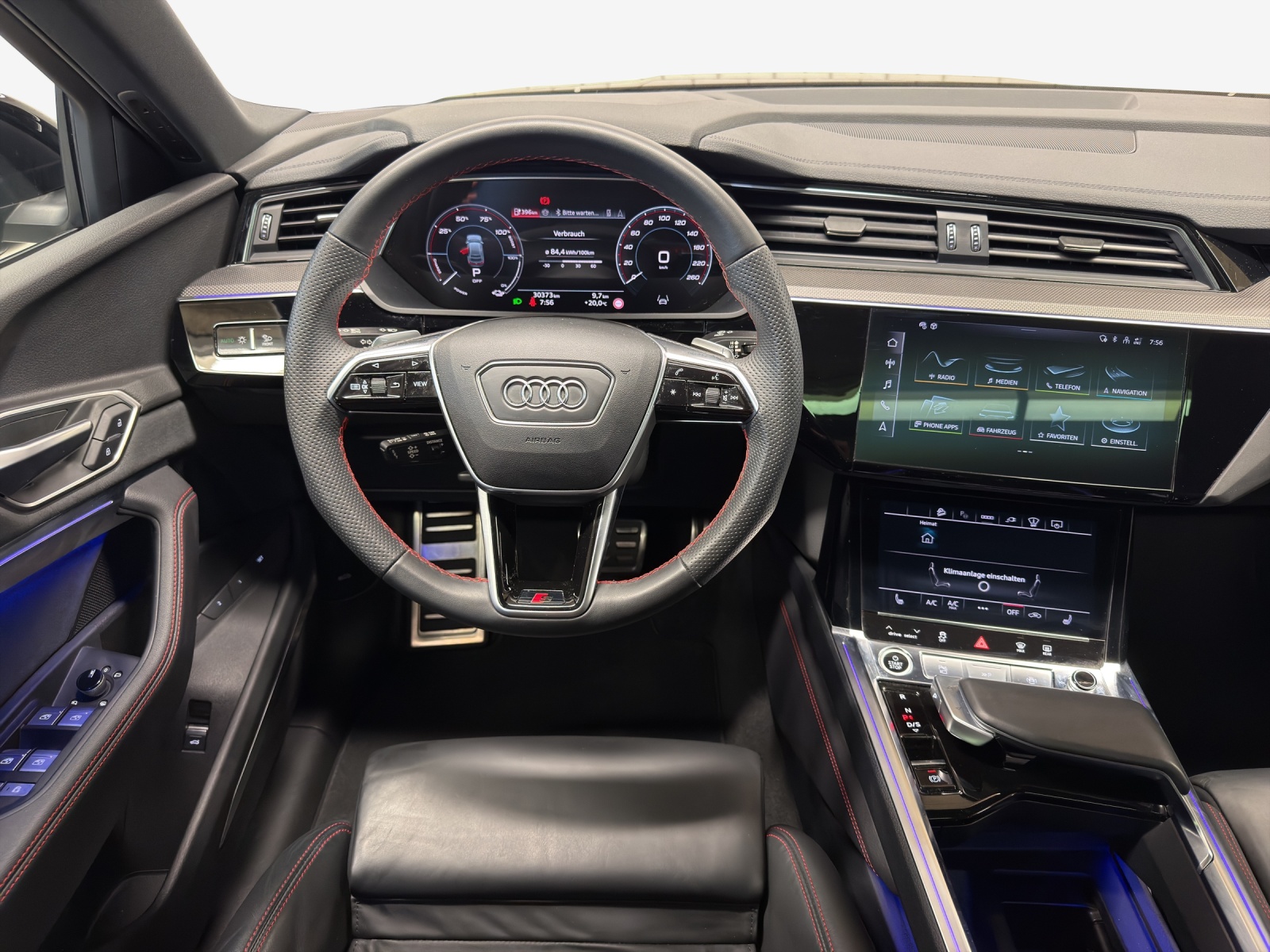 AUDI Q8 Sportback 55 e-tron Black Edition quattro-image-9
