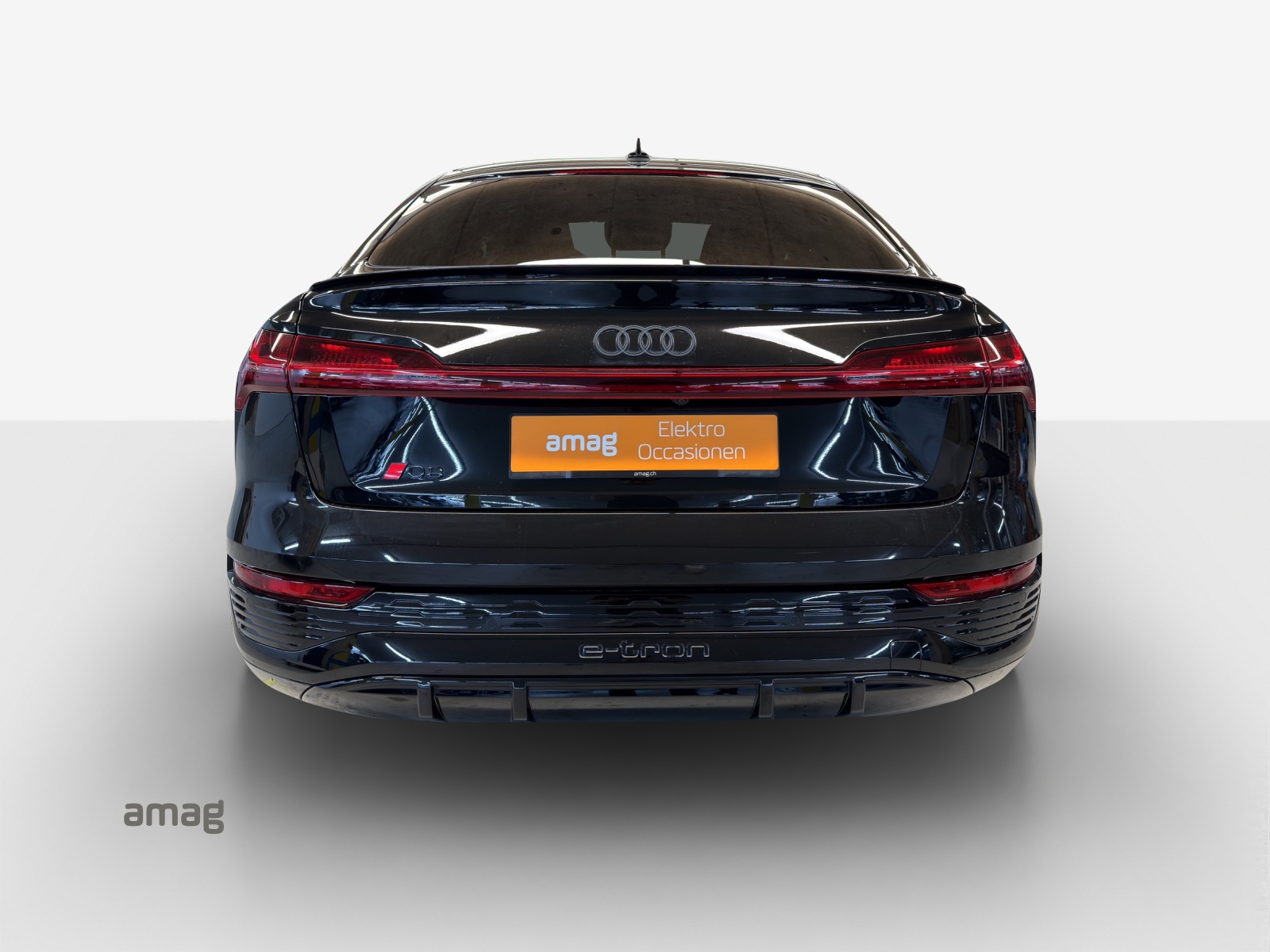 AUDI Q8 Sportback 55 e-tron Black Edition quattro-image-4