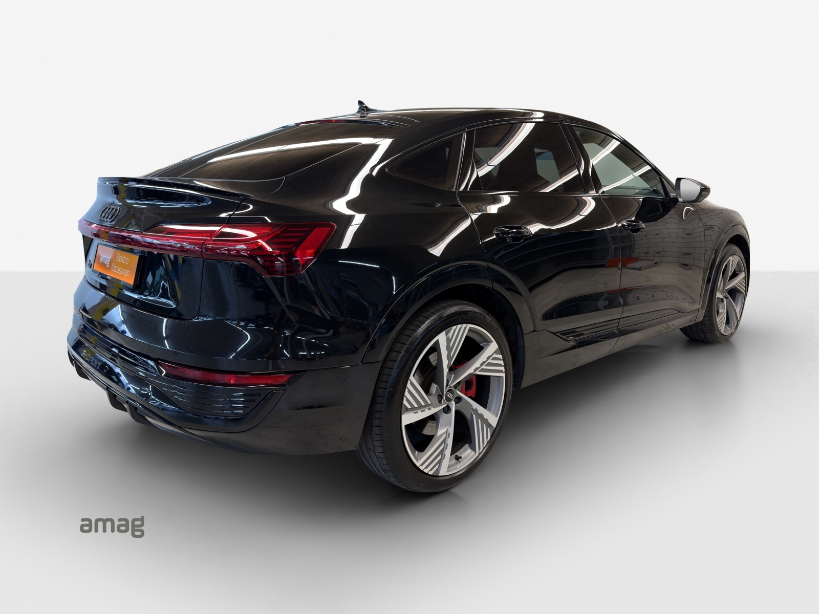AUDI Q8 Sportback 55 e-tron Black Edition quattro-image-5