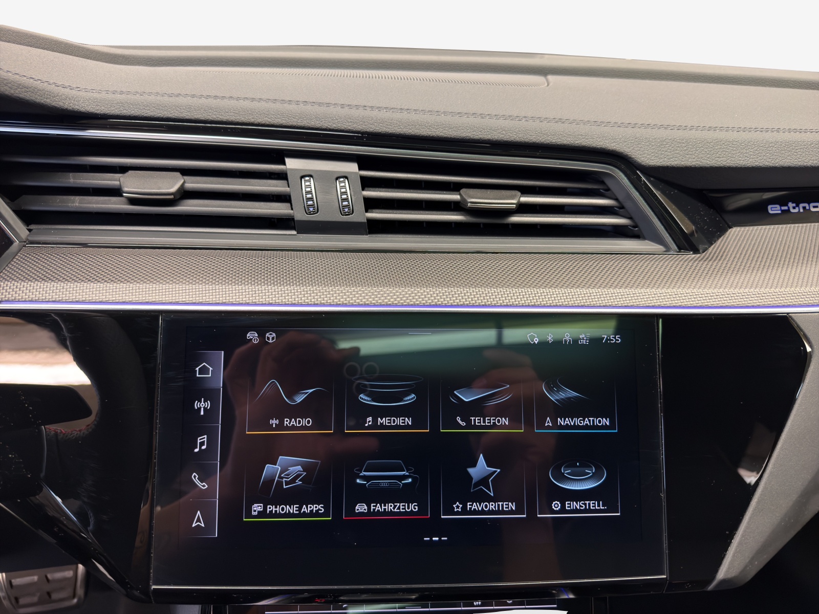 AUDI Q8 Sportback 55 e-tron Black Edition quattro-image-11