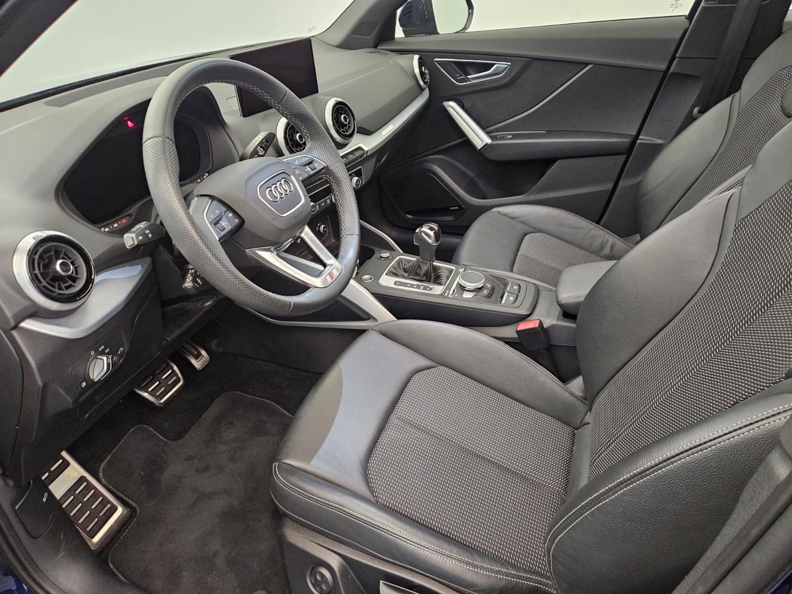AUDI Q2 40 TFSI advanced Attraction quattro S-tronic-image-10