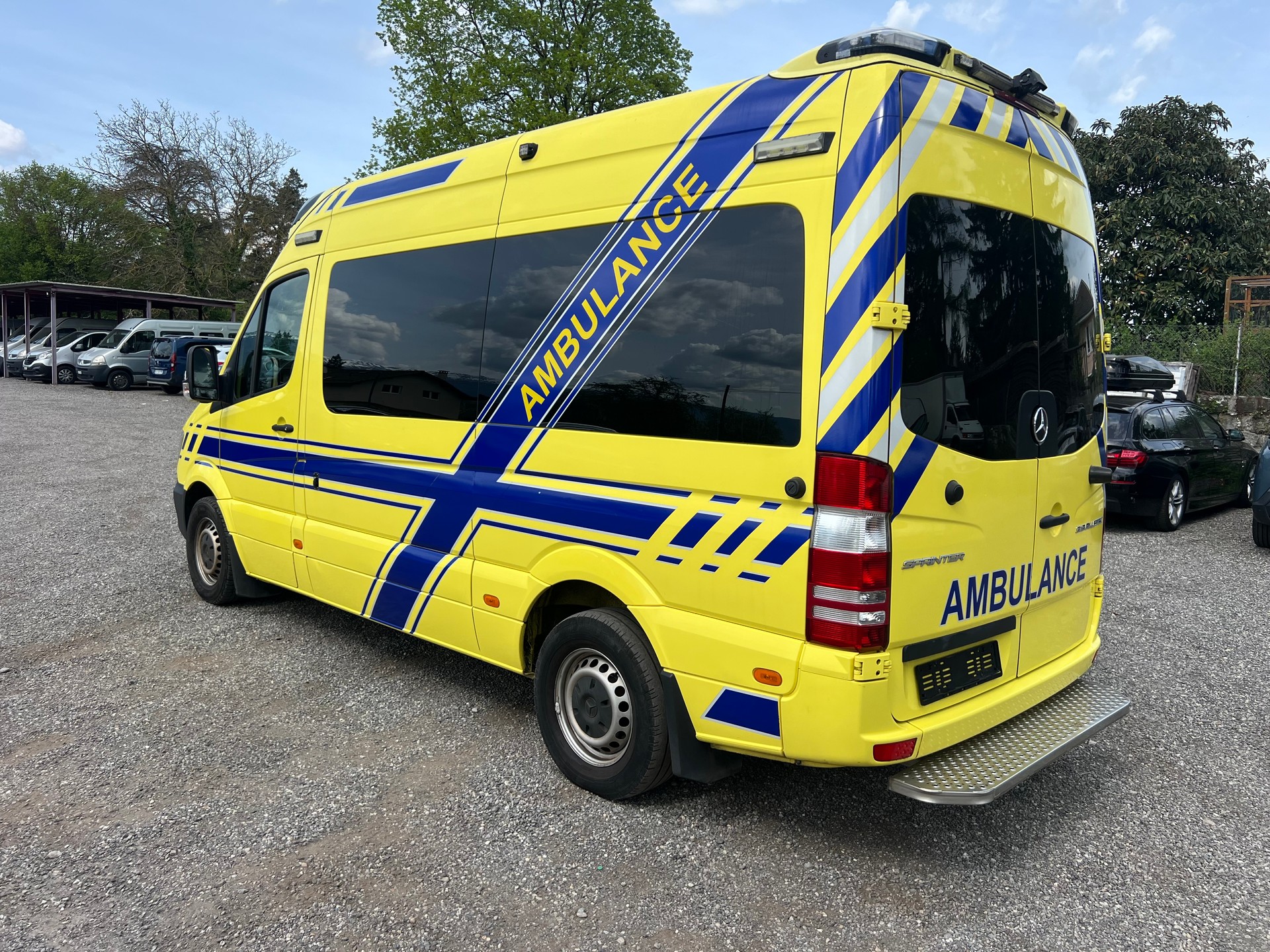 MERCEDES-BENZ AMBULANCE Sprinter 319 BlueTec Standard 7G-Tronic-image-3