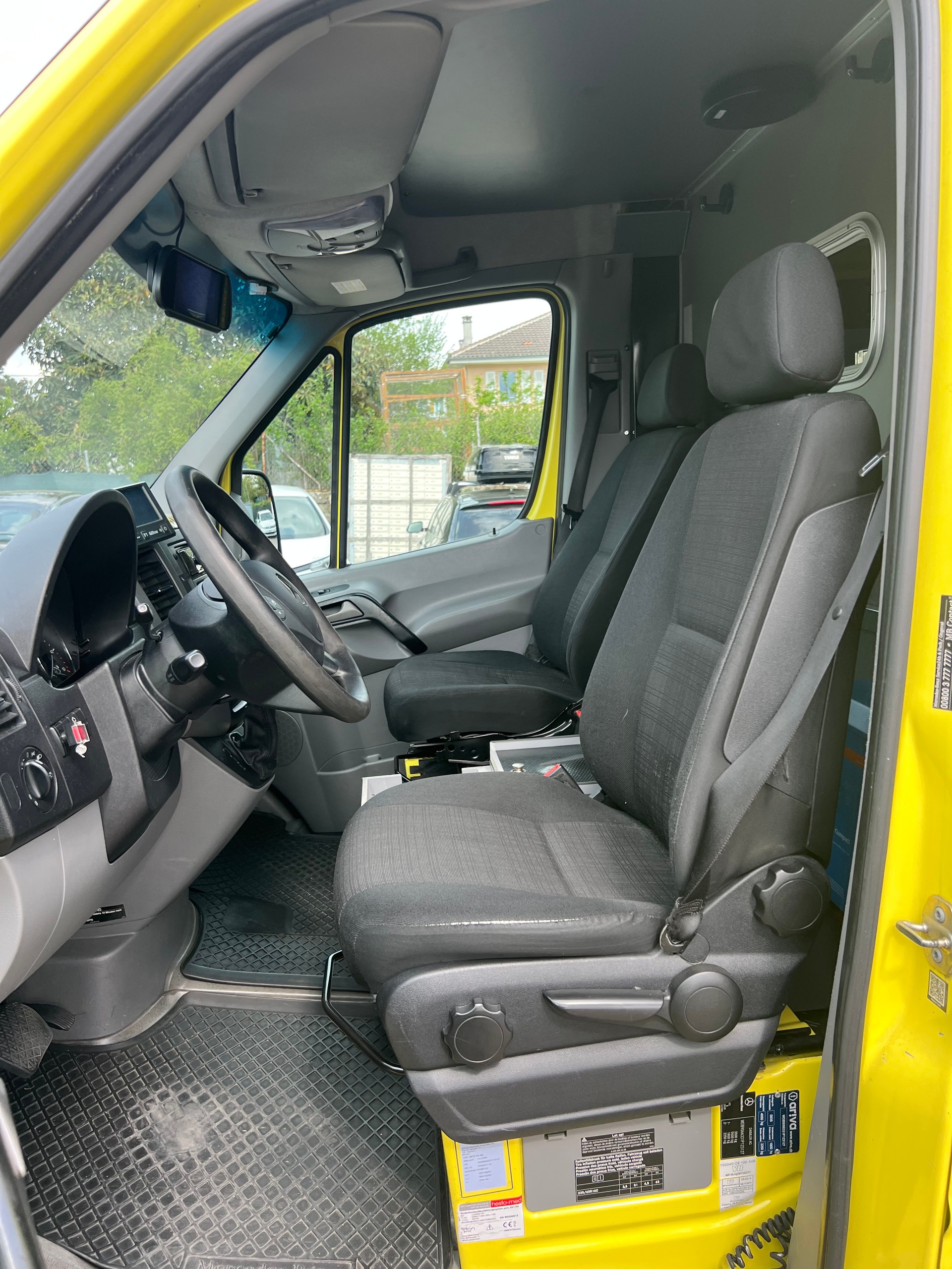 MERCEDES-BENZ AMBULANCE Sprinter 319 BlueTec Standard 7G-Tronic-image-8