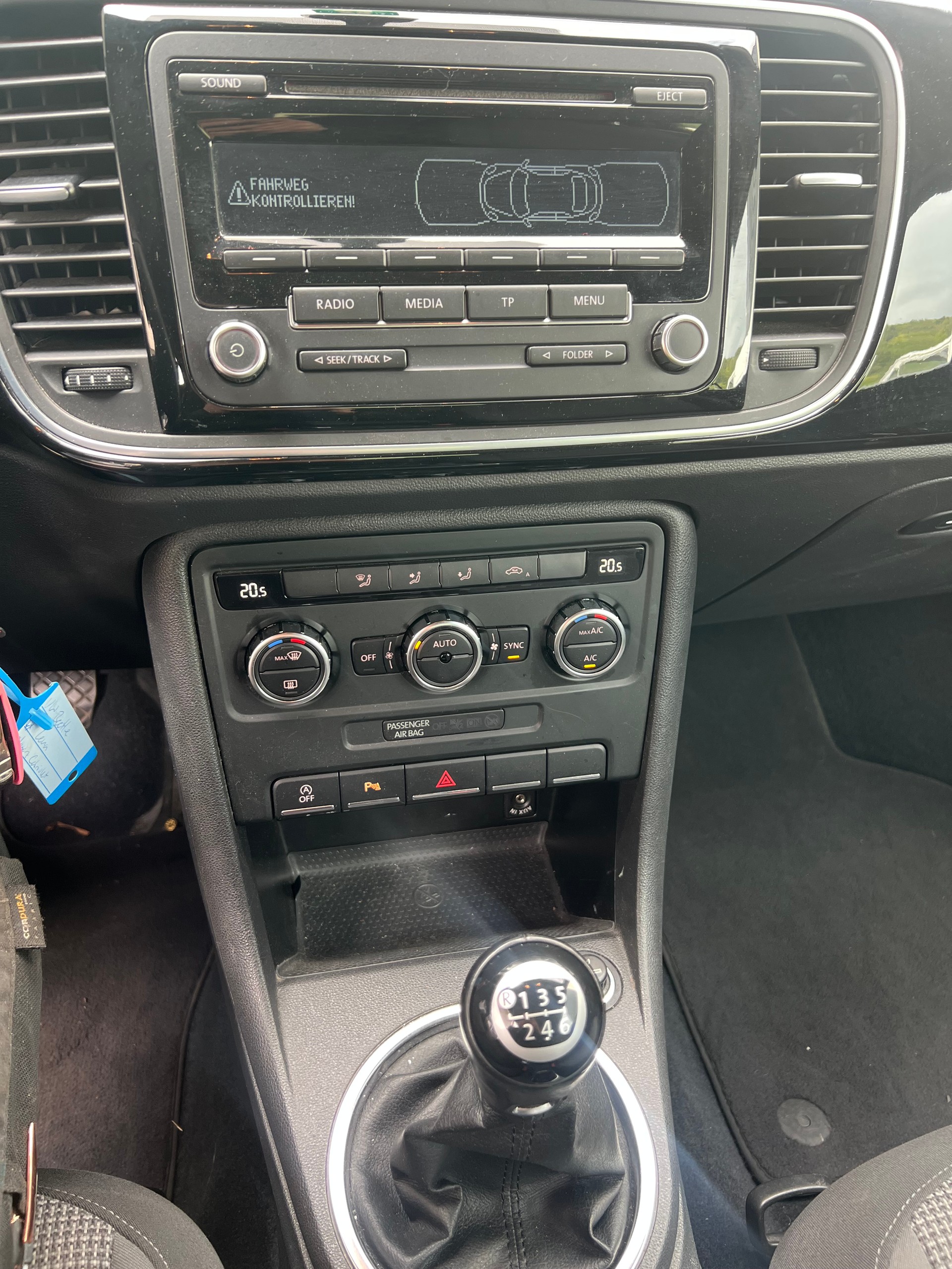 VW Beetle Cabrio 1.2 TSI Design-image-10