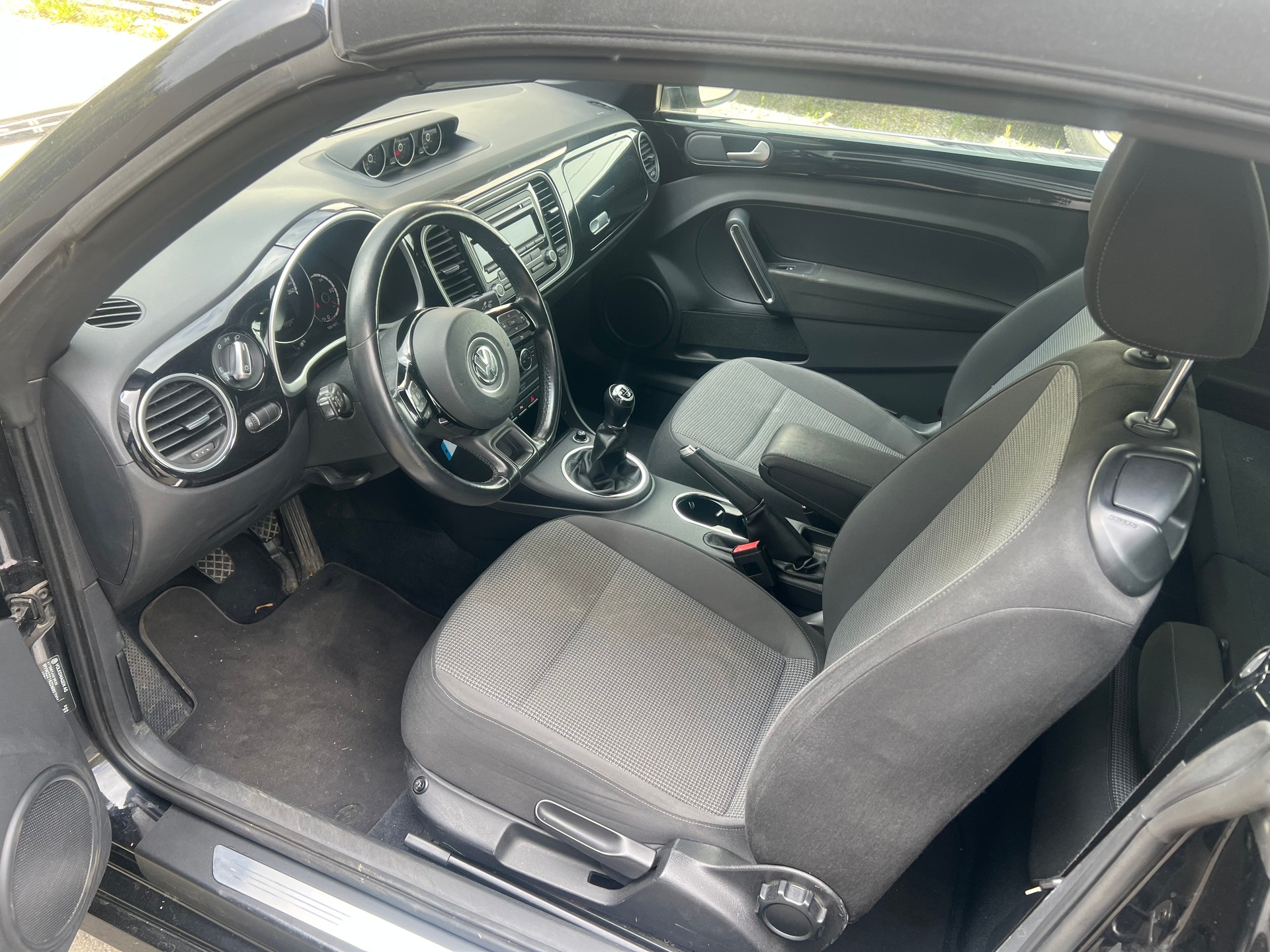 VW Beetle Cabrio 1.2 TSI Design-image-8