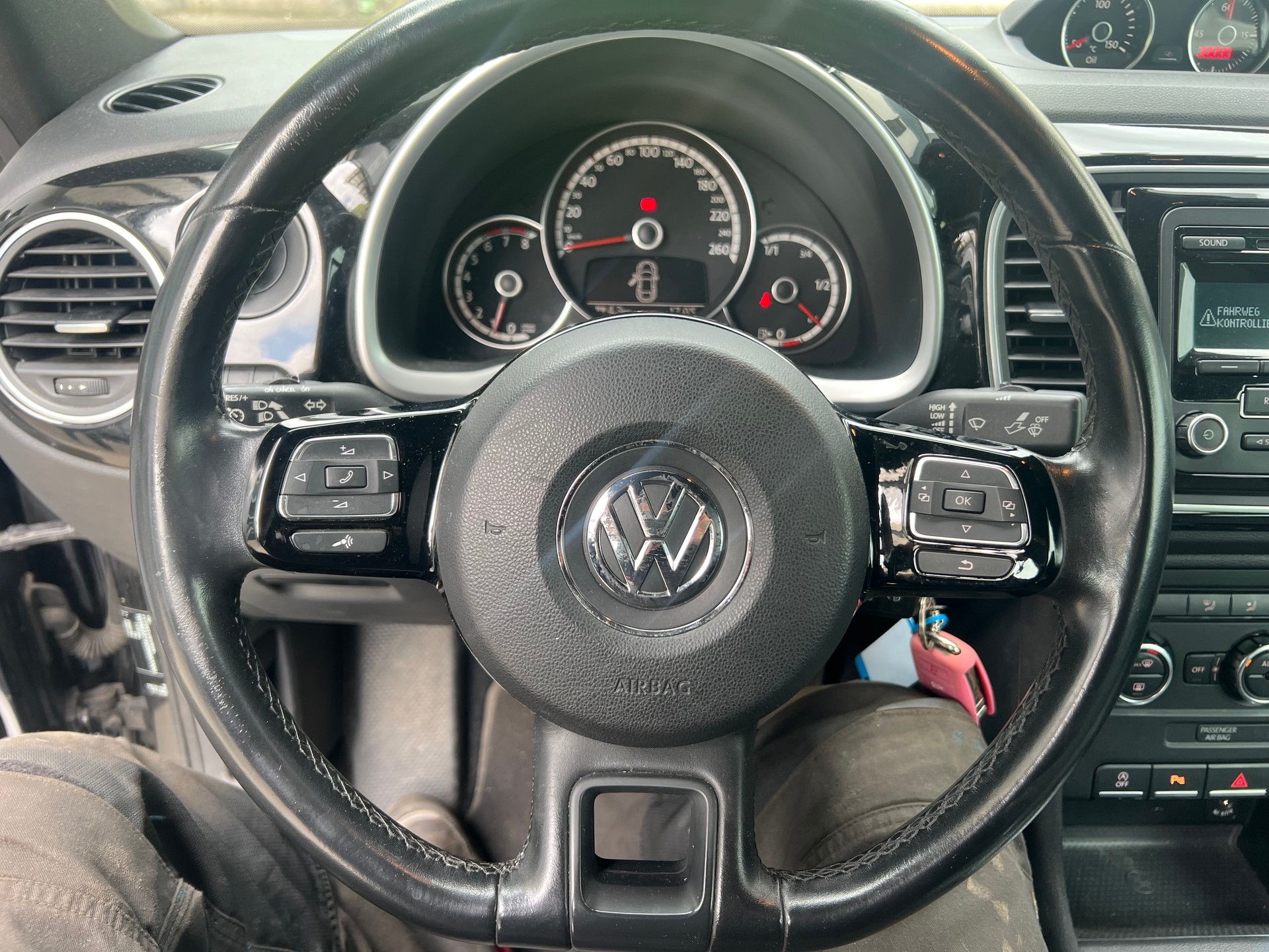 VW Beetle Cabrio 1.2 TSI Design-image-12