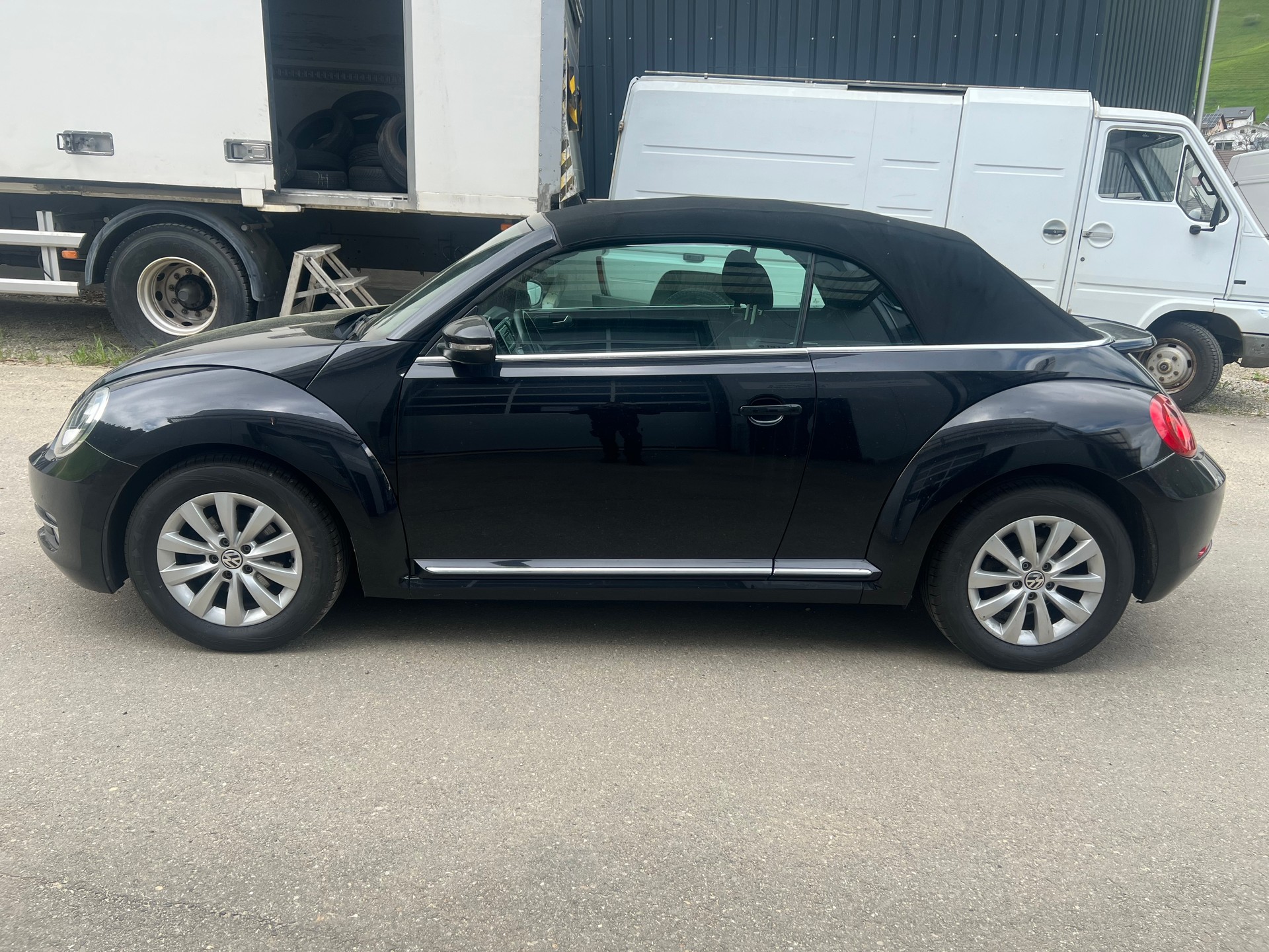 VW Beetle Cabrio 1.2 TSI Design-image-1