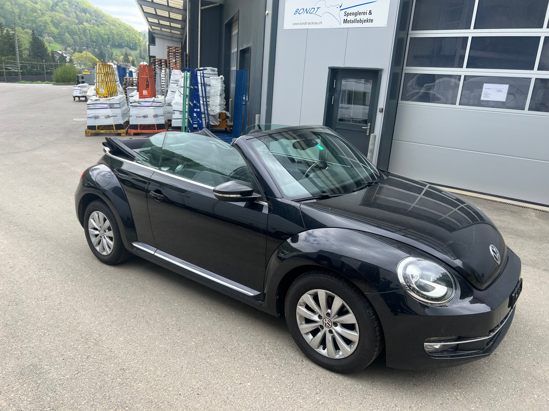 VW Beetle Cabrio 1.2 TSI Design-image-14