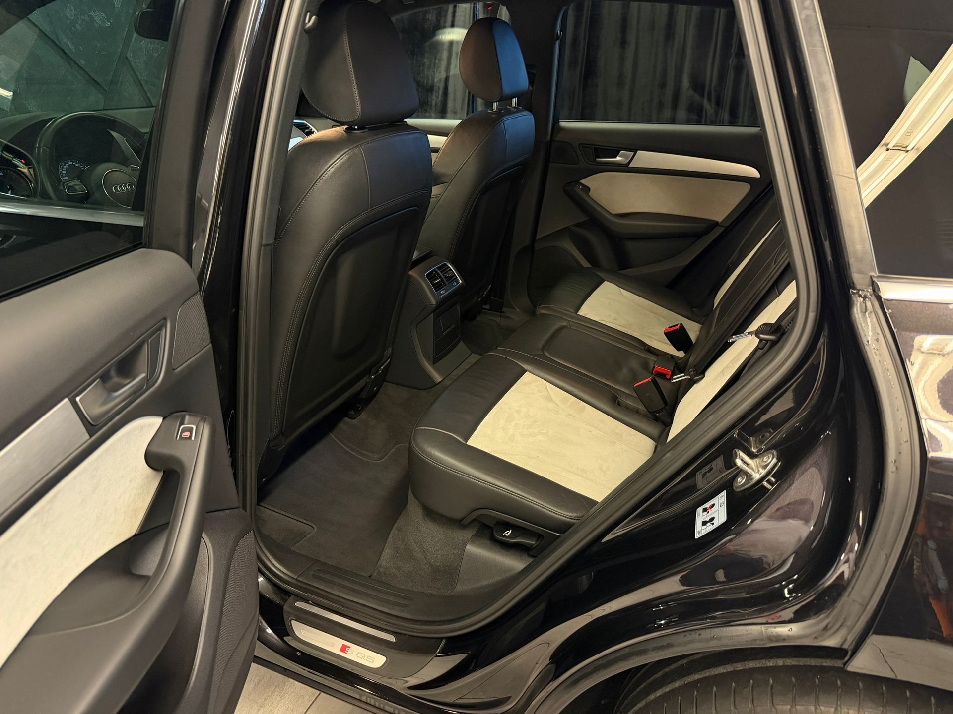 AUDI SQ5 3.0 TDI quattro tiptronic-image-12