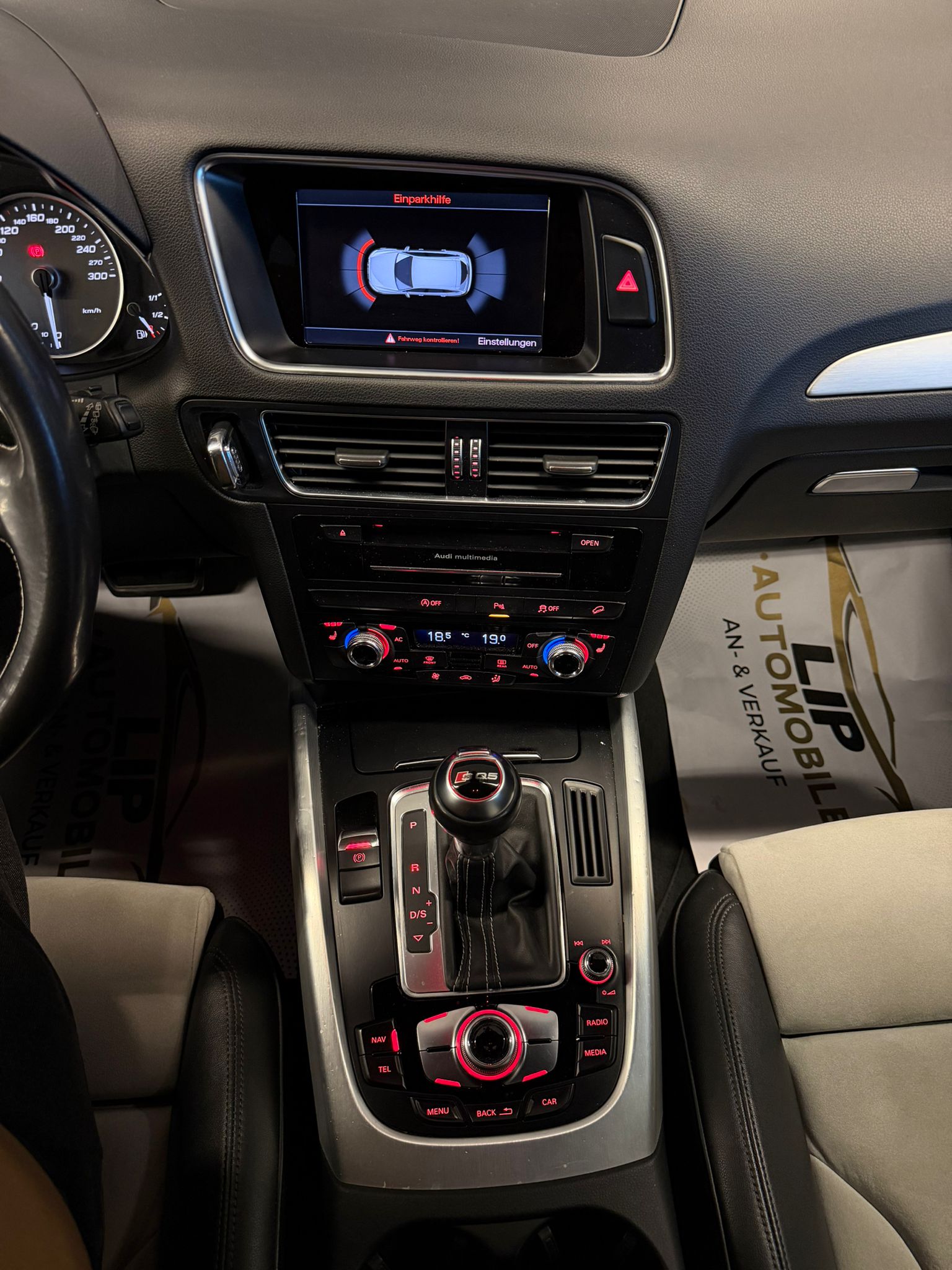 AUDI SQ5 3.0 TDI quattro tiptronic-image-11