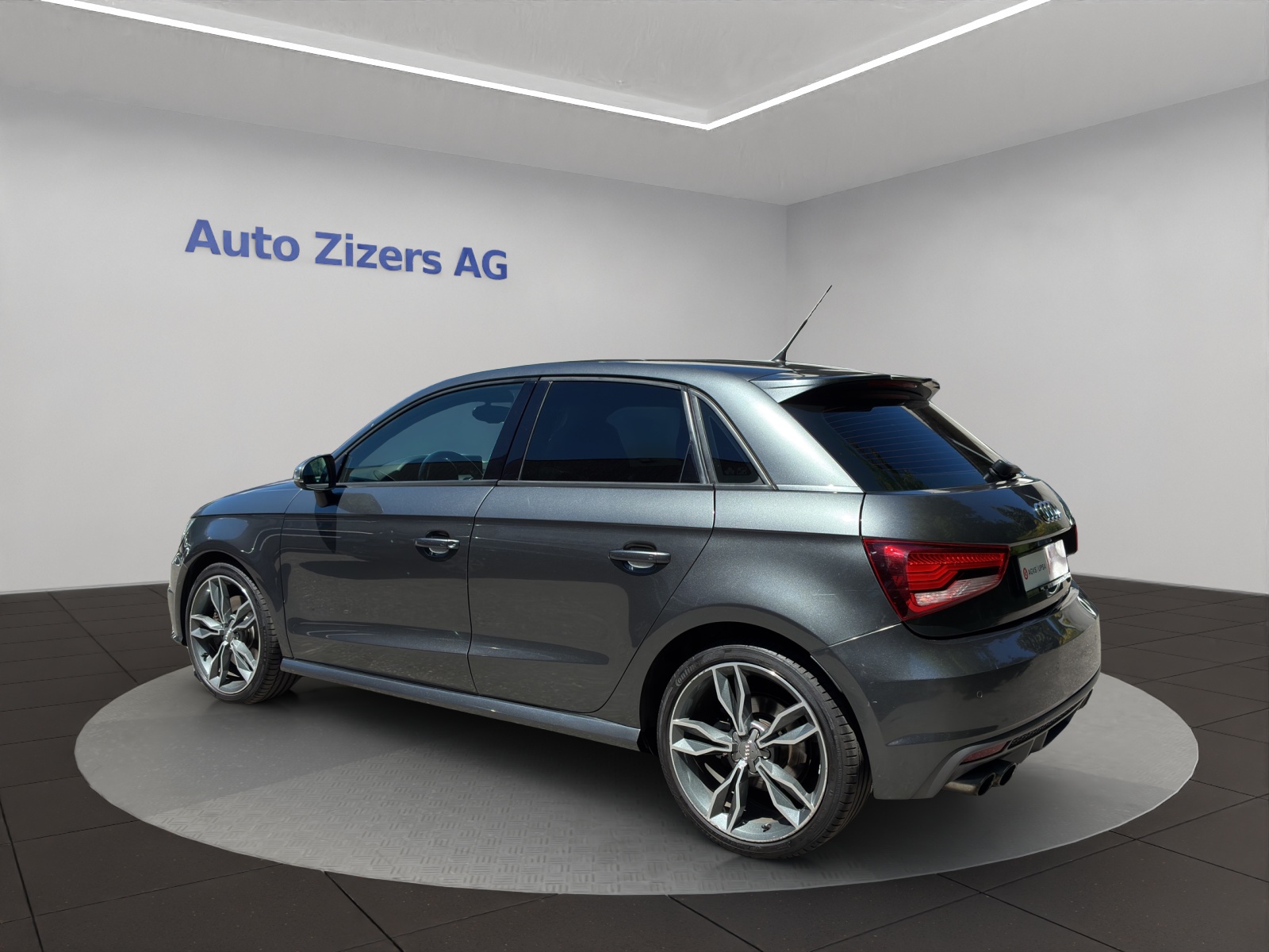 AUDI S1 Sportback 2.0 TFSI quattro-image-3