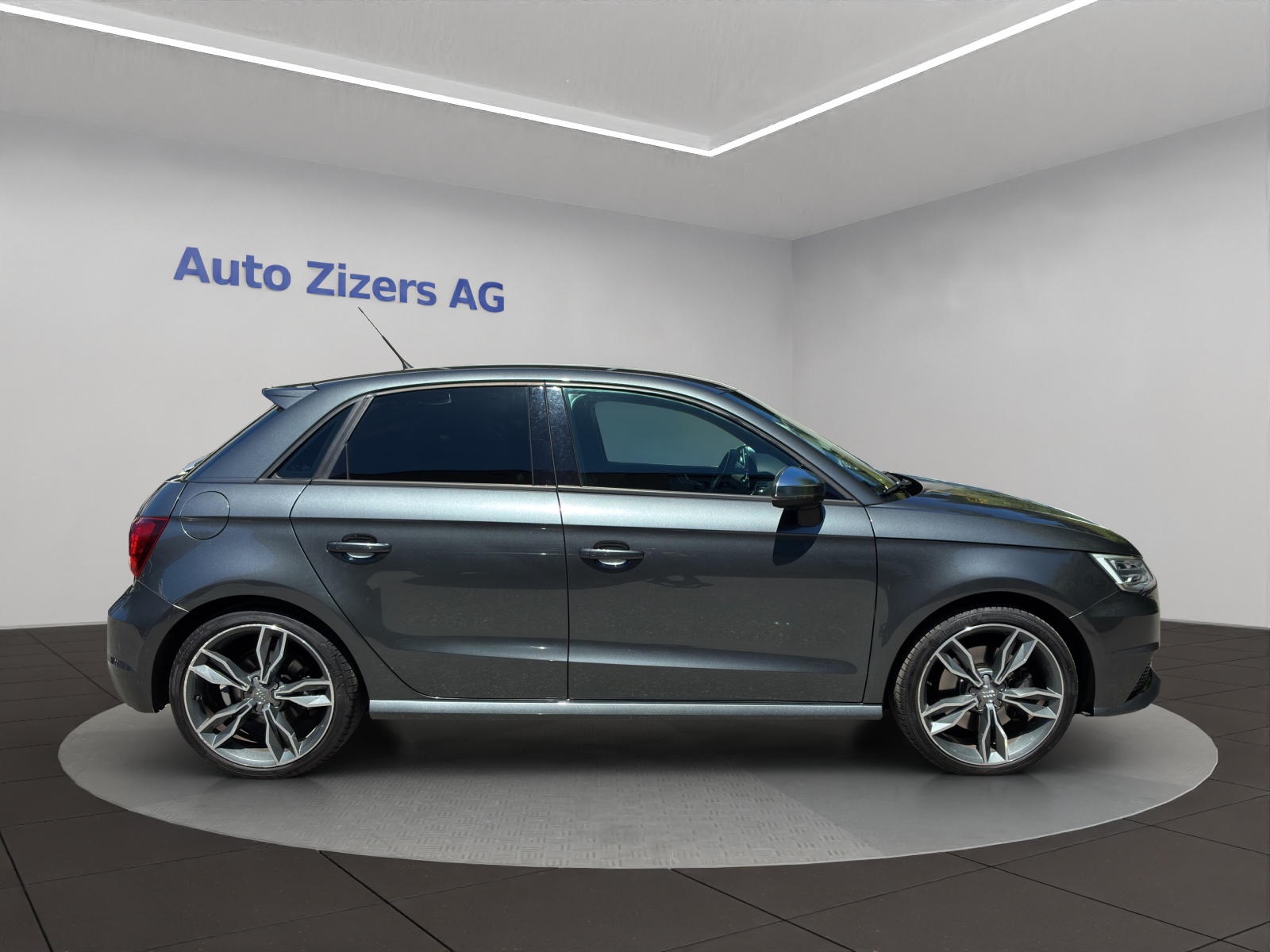 AUDI S1 Sportback 2.0 TFSI quattro-image-6