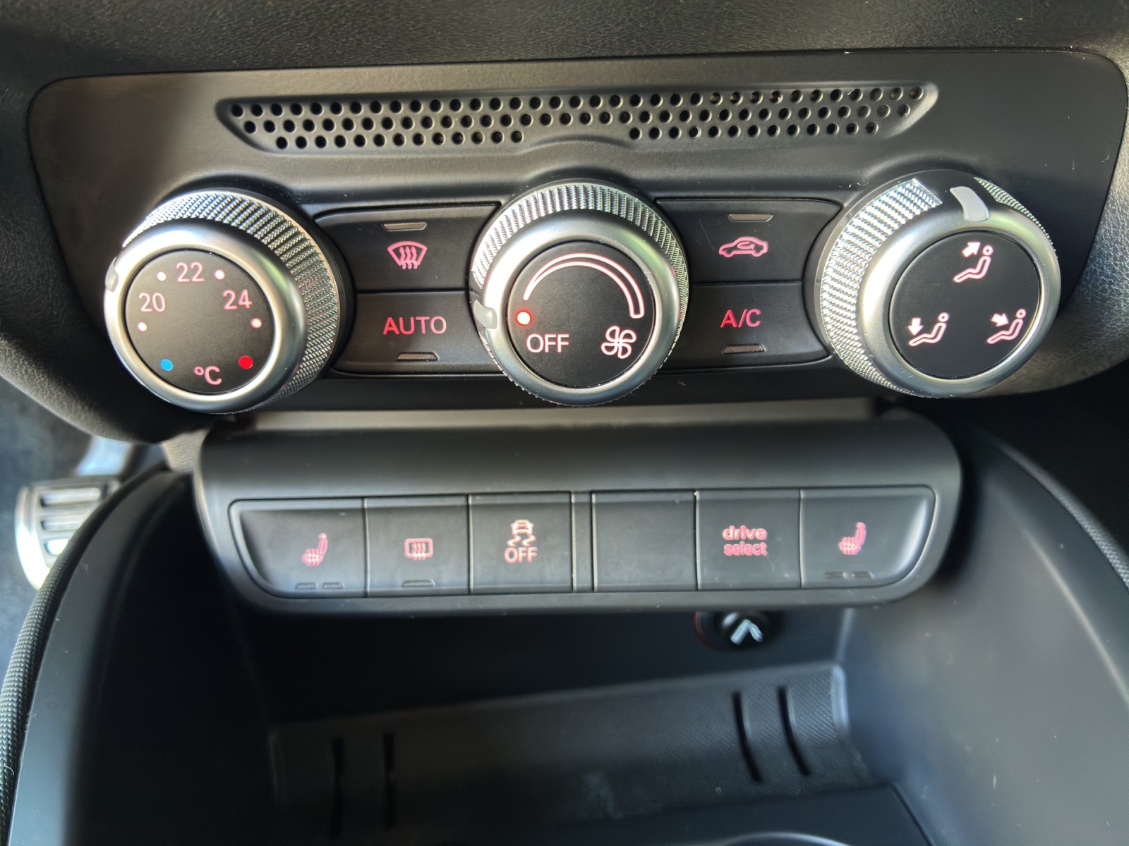 AUDI S1 Sportback 2.0 TFSI quattro-image-14