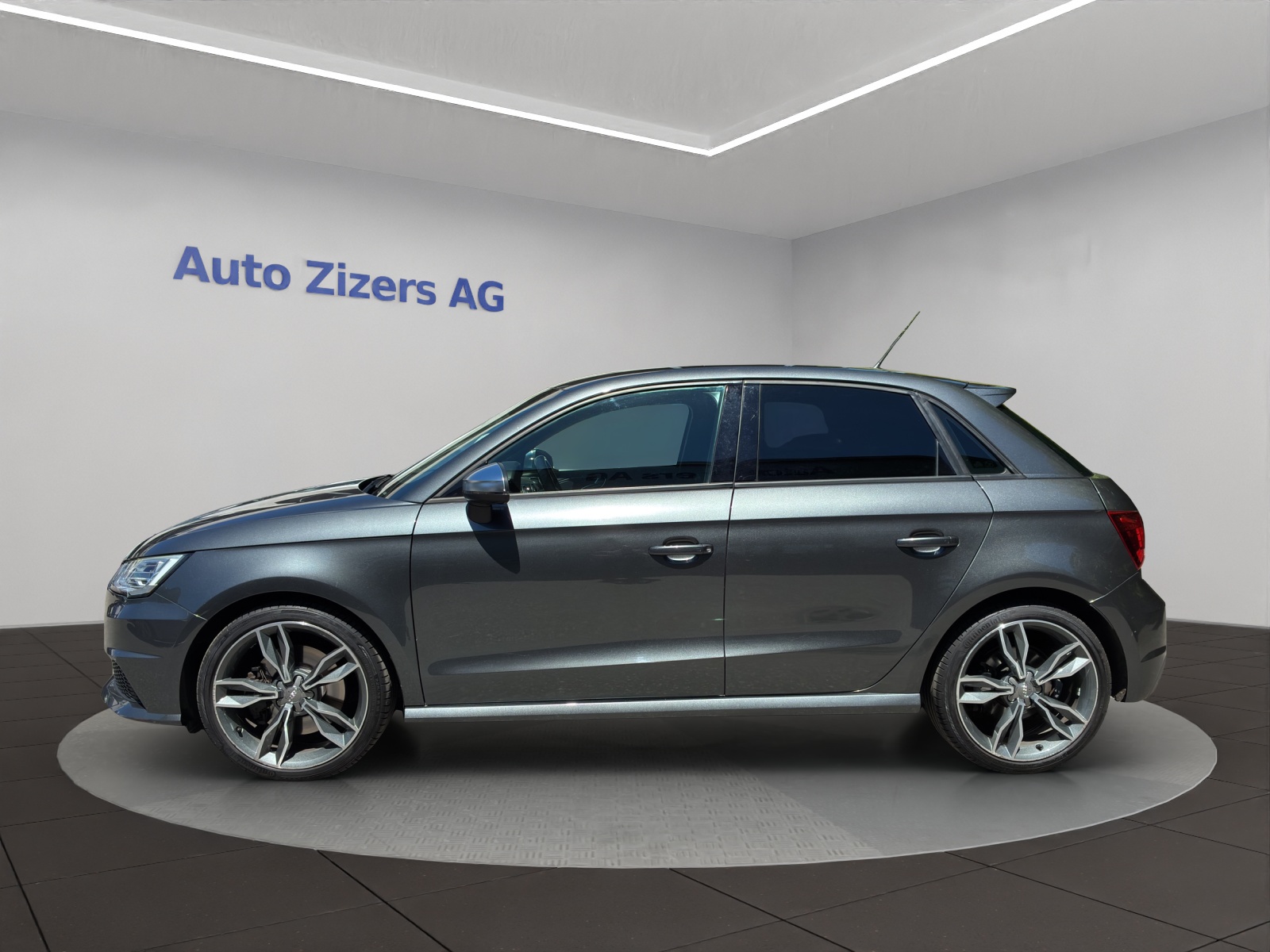 AUDI S1 Sportback 2.0 TFSI quattro-image-2