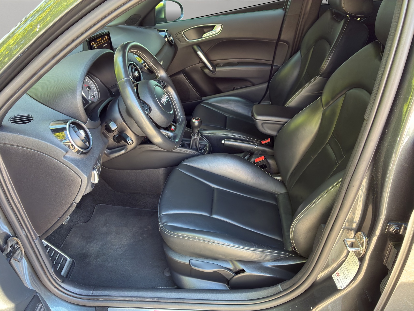 AUDI S1 Sportback 2.0 TFSI quattro-image-9