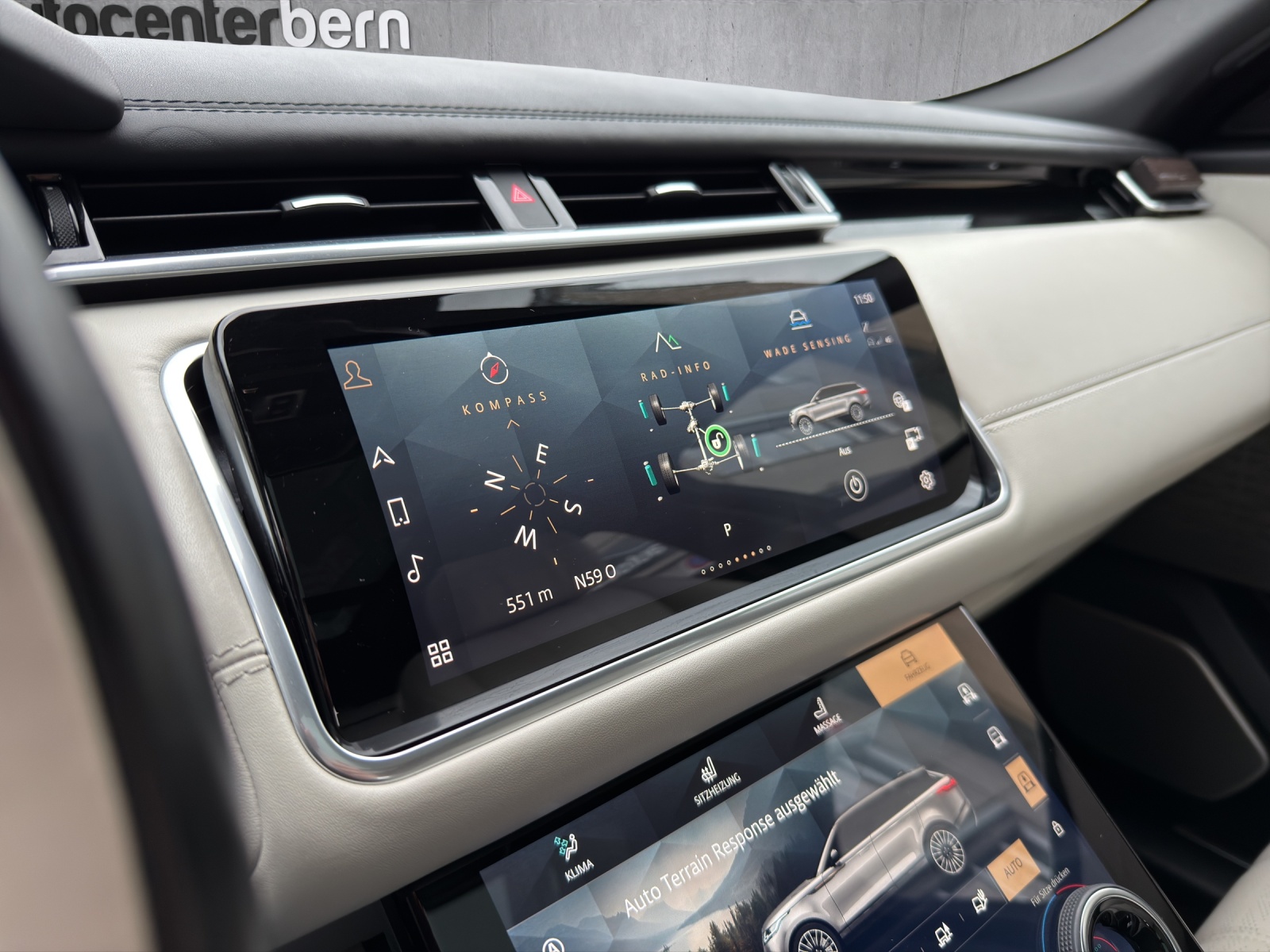 LAND ROVER Range Rover Velar R-Dynamic P 400 Automatic-image-13