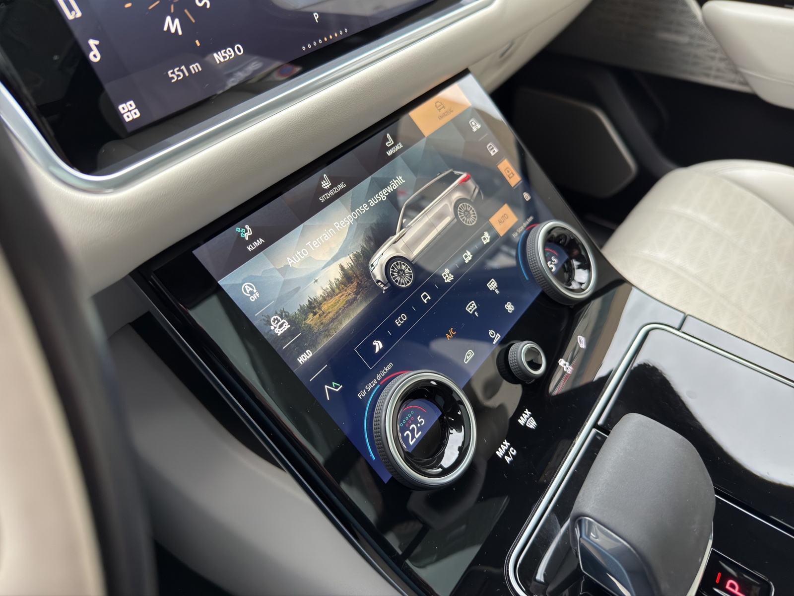 LAND ROVER Range Rover Velar R-Dynamic P 400 Automatic-image-14