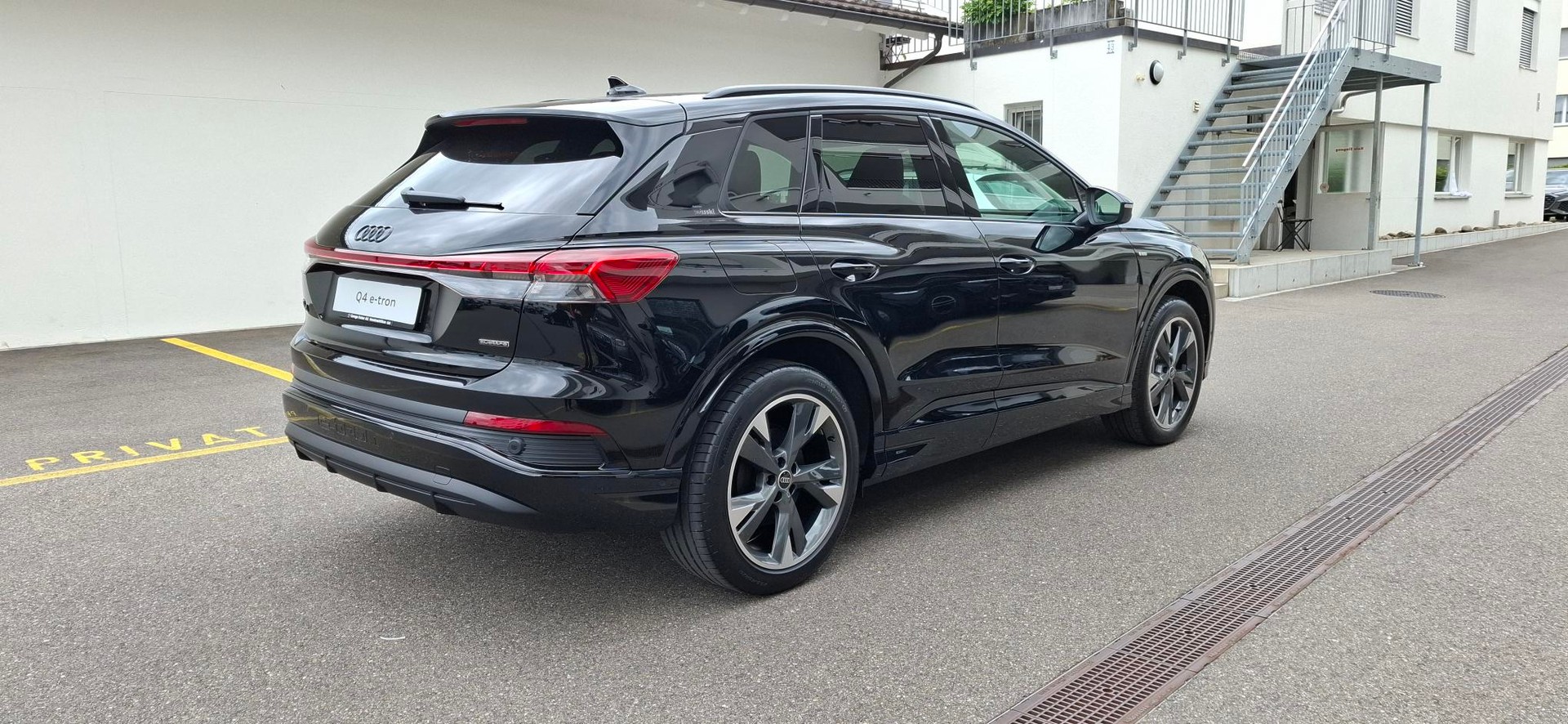 AUDI Q4 e-tron 45 Edition Swiss Ski quattro-image-4