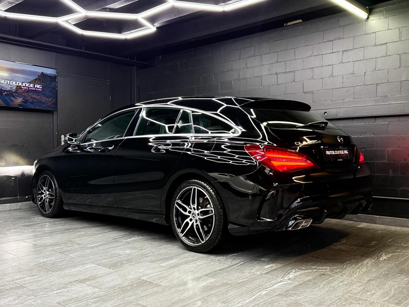 MERCEDES-BENZ CLA Shooting Brake 200 d AMG-Line 7G-DCT-image-3
