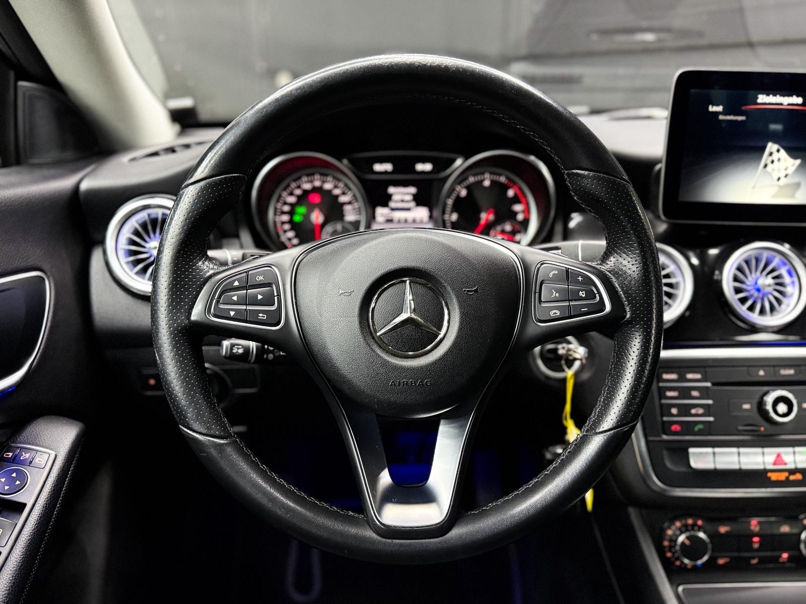 MERCEDES-BENZ CLA Shooting Brake 200 d AMG-Line 7G-DCT-image-7