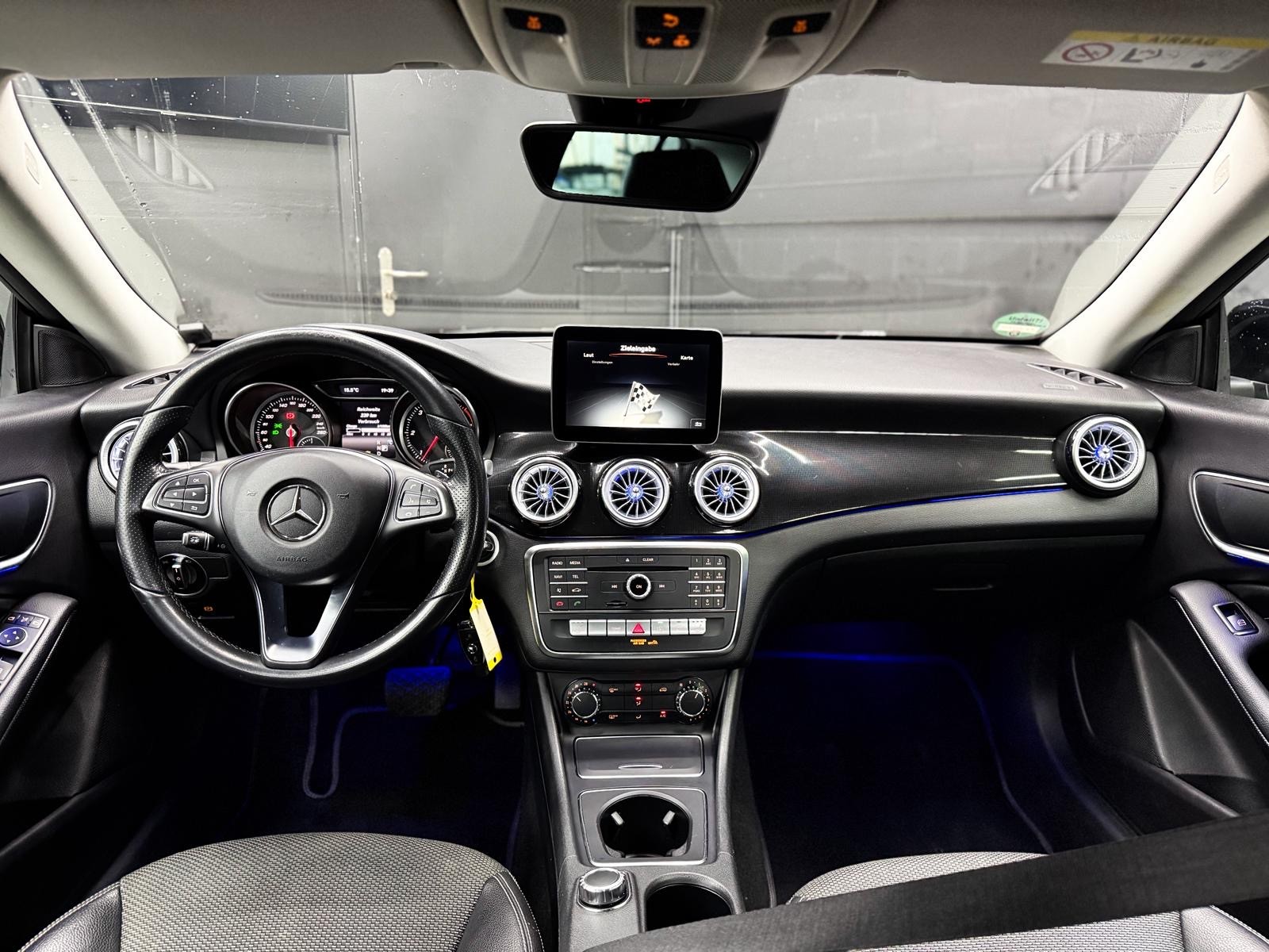 MERCEDES-BENZ CLA Shooting Brake 200 d AMG-Line 7G-DCT-image-6