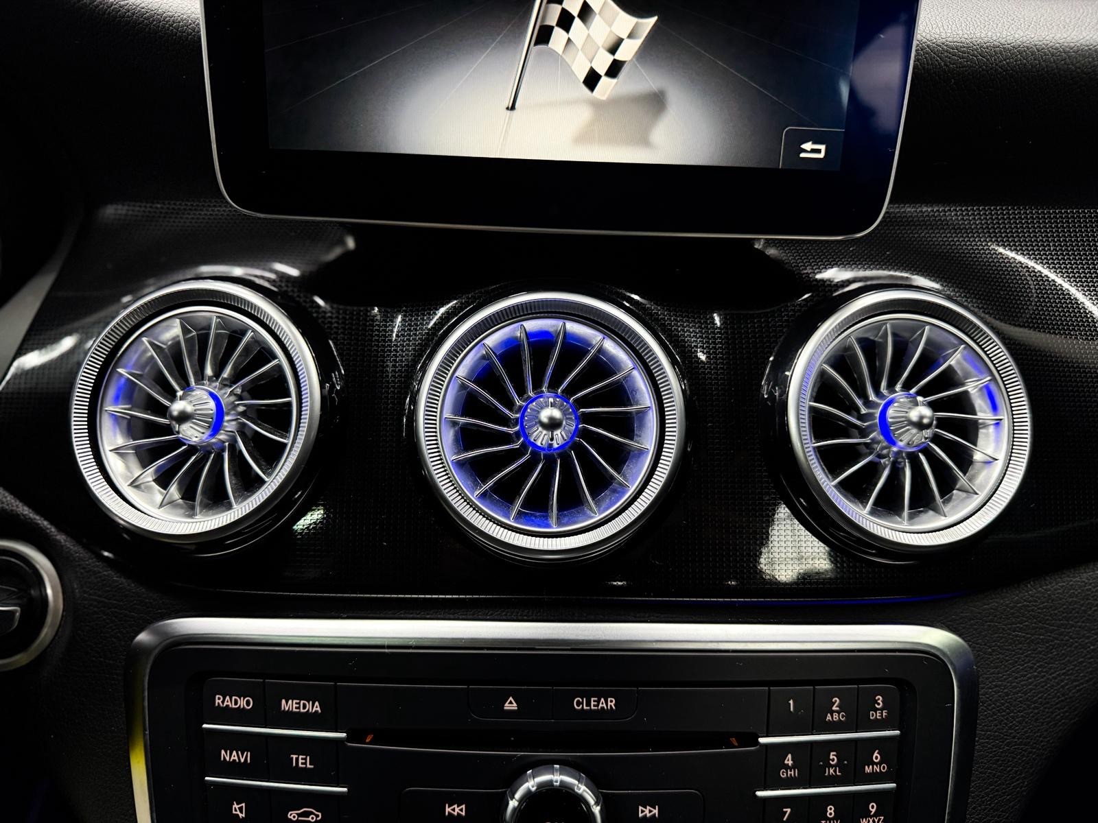 MERCEDES-BENZ CLA Shooting Brake 200 d AMG-Line 7G-DCT-image-11