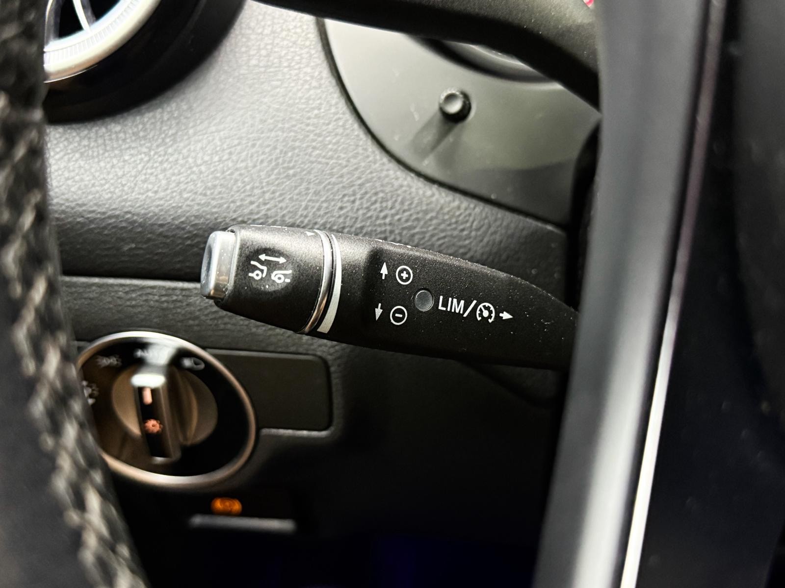 MERCEDES-BENZ CLA Shooting Brake 200 d AMG-Line 7G-DCT-image-16