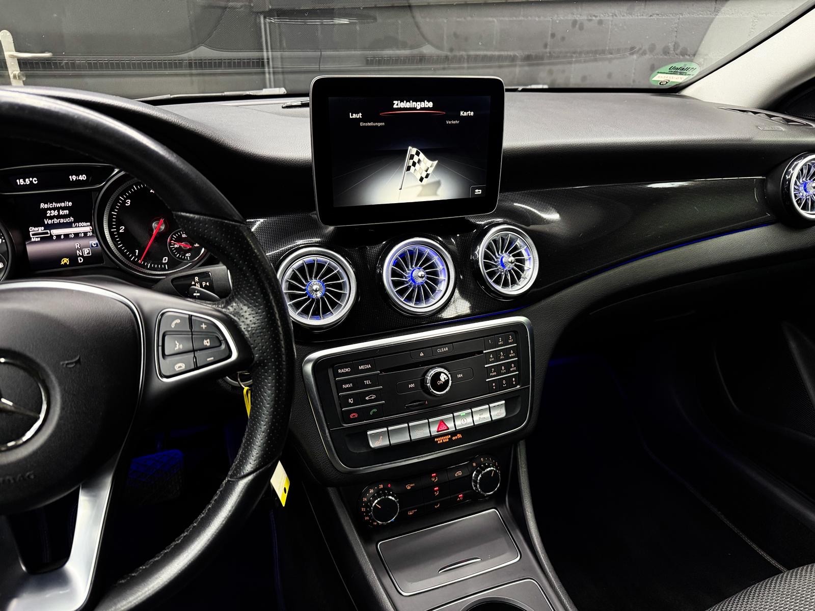 MERCEDES-BENZ CLA Shooting Brake 200 d AMG-Line 7G-DCT-image-10
