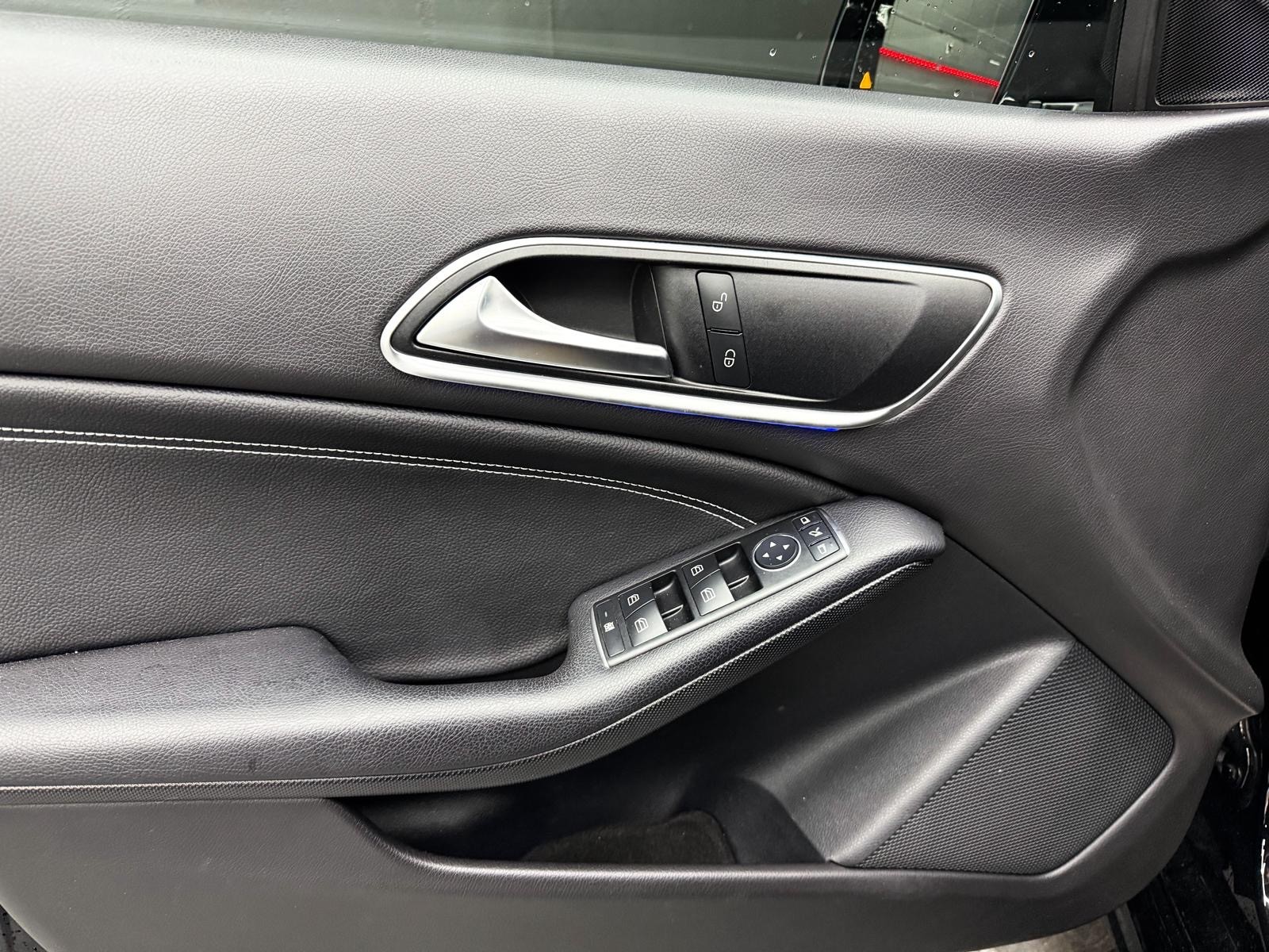 MERCEDES-BENZ CLA Shooting Brake 200 d AMG-Line 7G-DCT-image-15