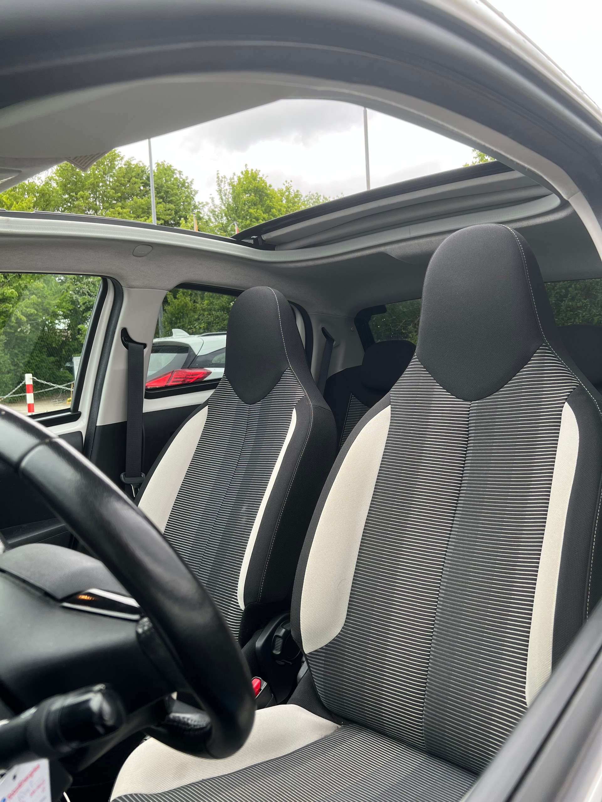 PEUGEOT 1.2 PureTech Allure Top-image-1