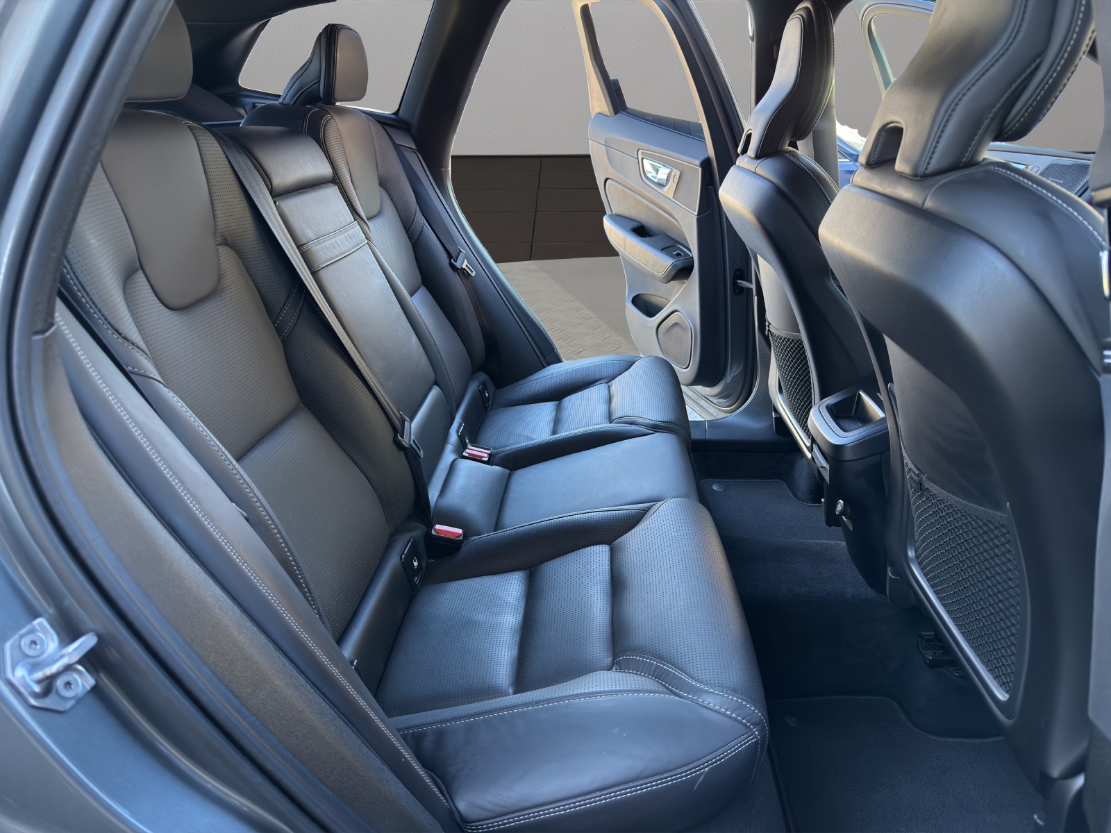 VOLVO XC60 D4 AWD Inscription Geartronic-image-17