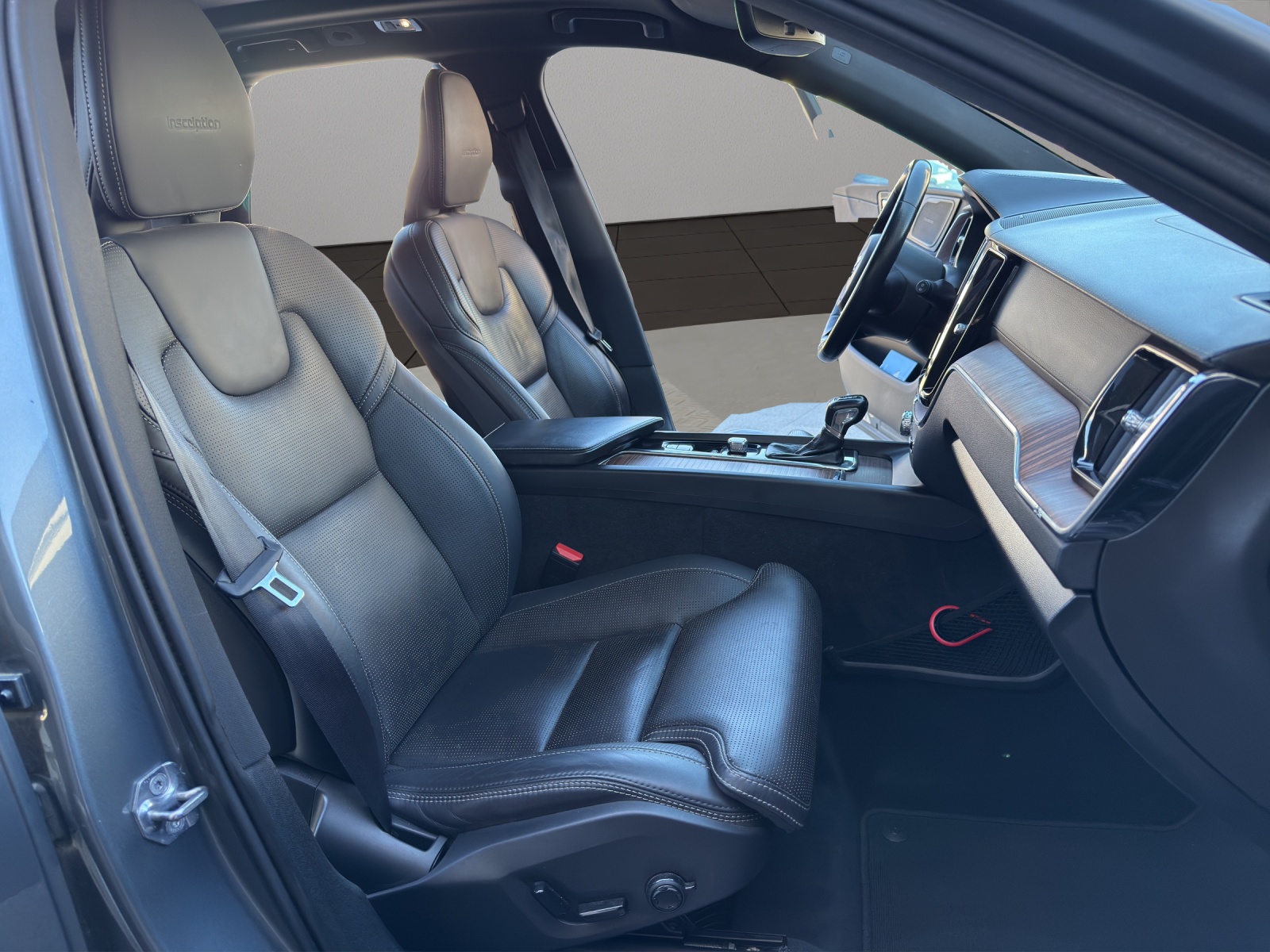 VOLVO XC60 D4 AWD Inscription Geartronic-image-16