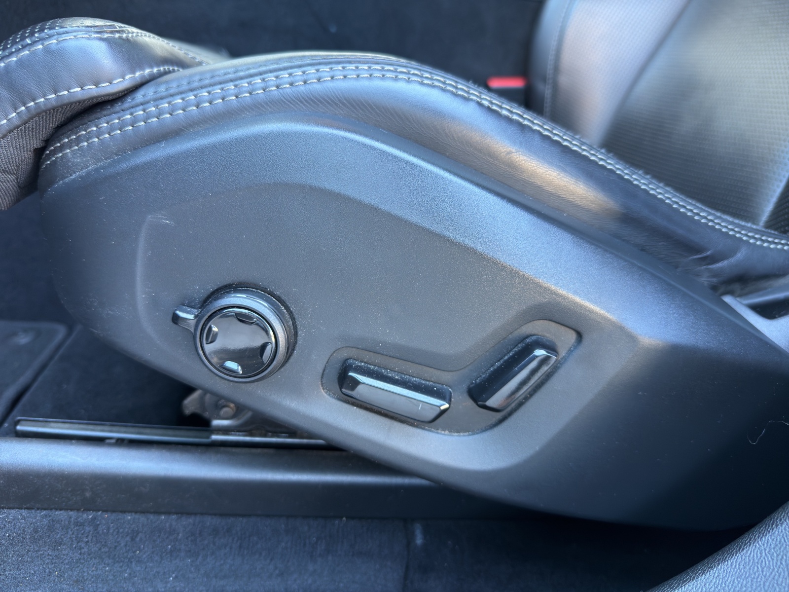 VOLVO XC60 D4 AWD Inscription Geartronic-image-24