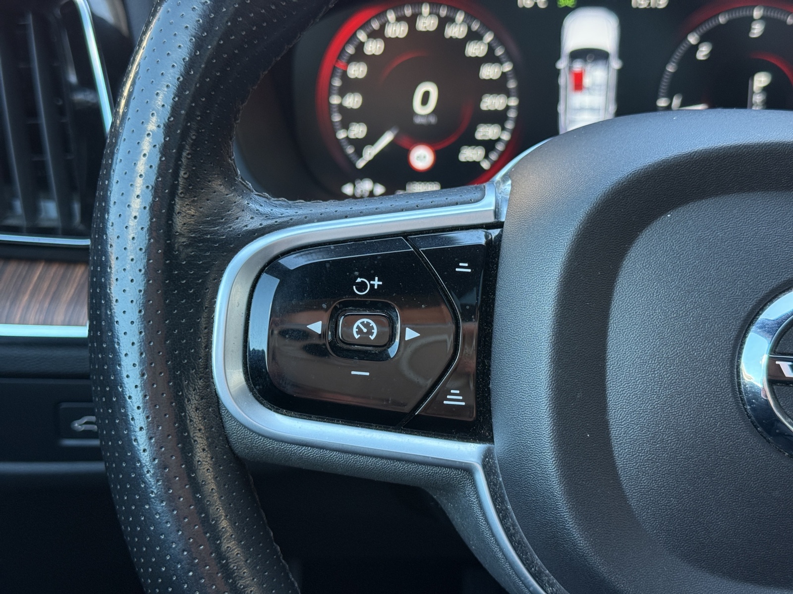 VOLVO XC60 D4 AWD Inscription Geartronic-image-25