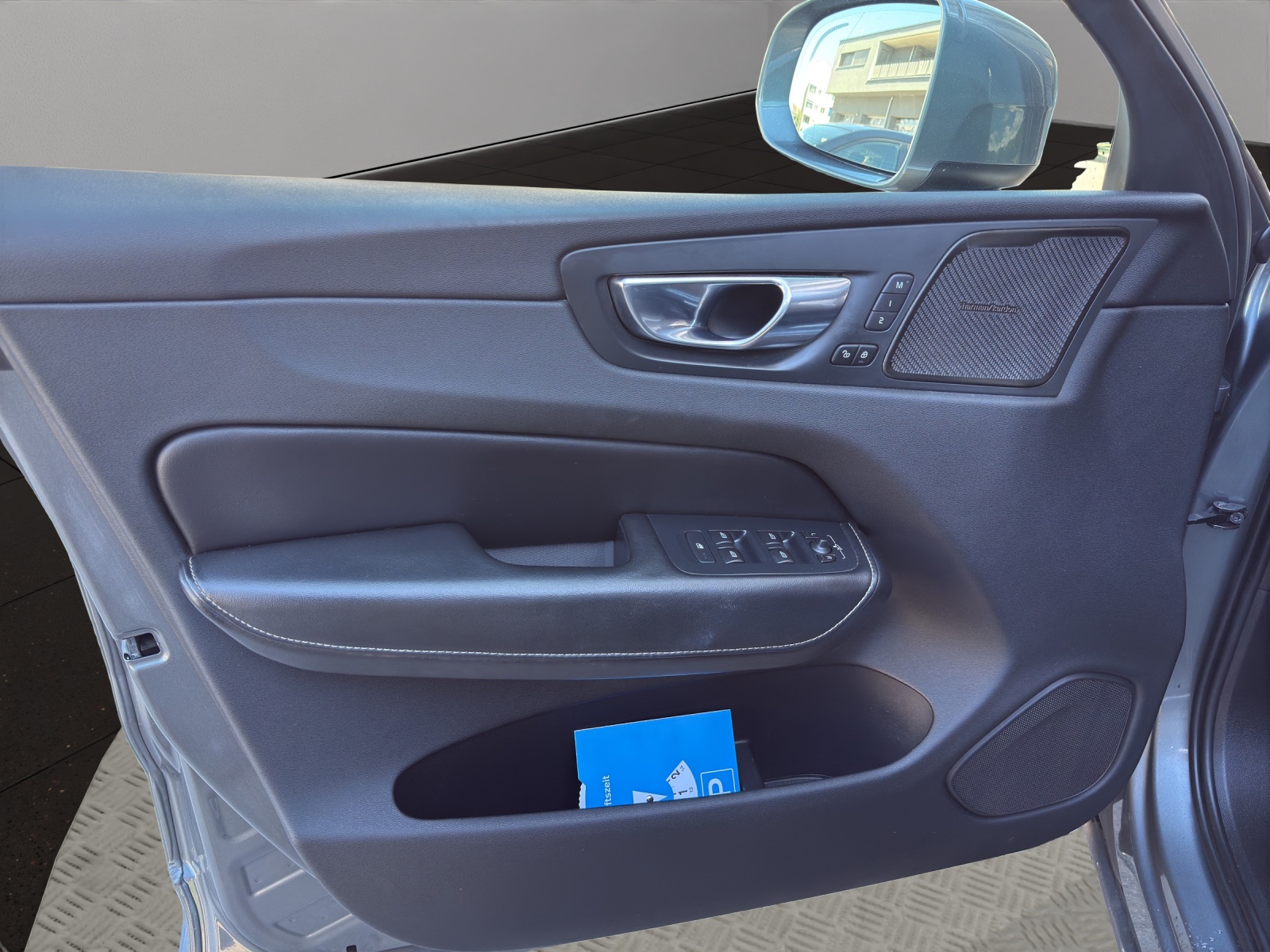 VOLVO XC60 D4 AWD Inscription Geartronic-image-11