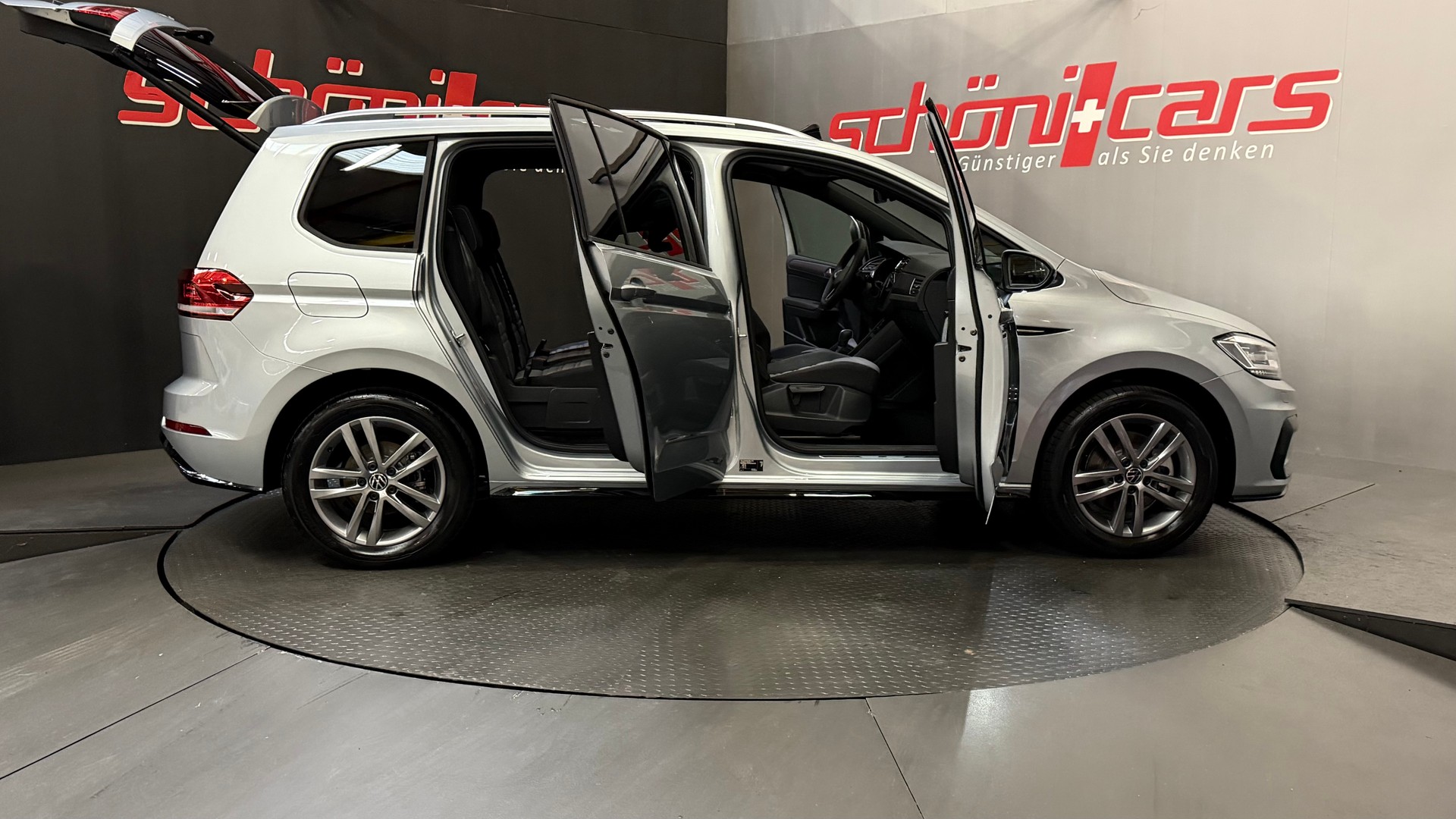 VW Touran 1.5 TSI EVO R-Line DSG Panorama-image-8
