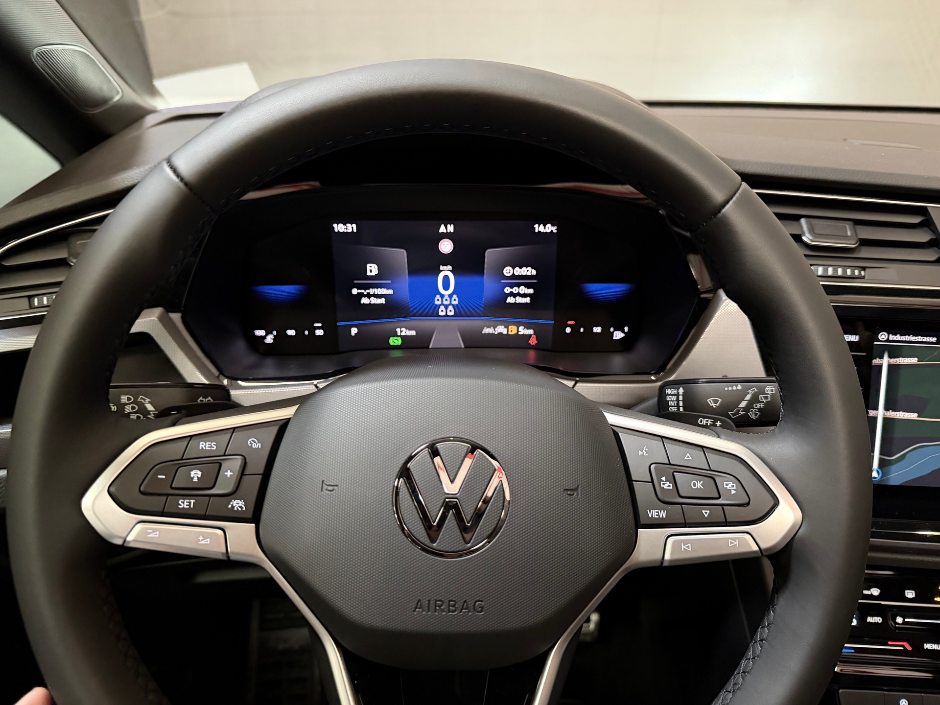 VW Touran 1.5 TSI EVO R-Line DSG Panorama-image-22