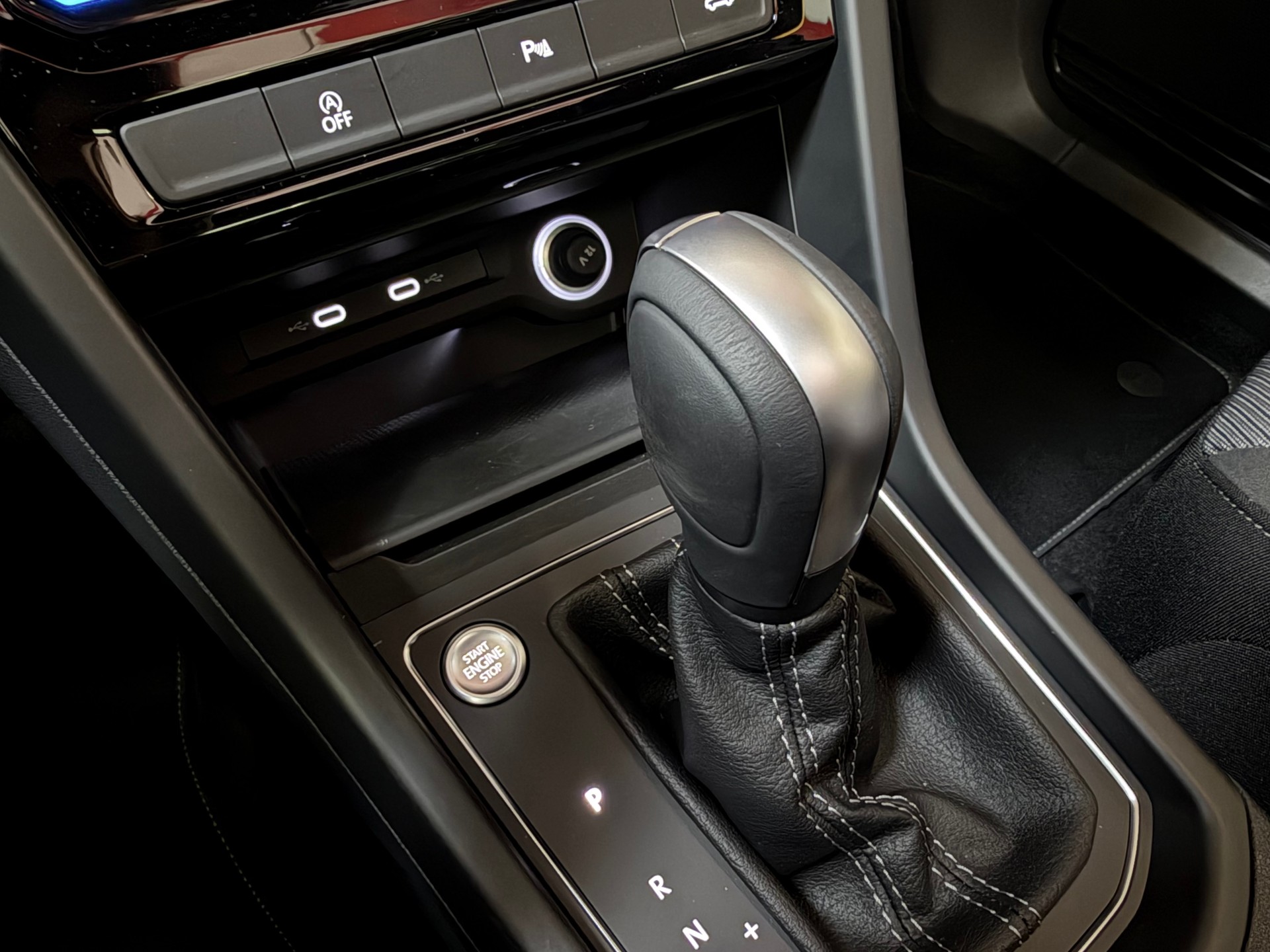 VW Touran 1.5 TSI EVO R-Line DSG Panorama-image-26