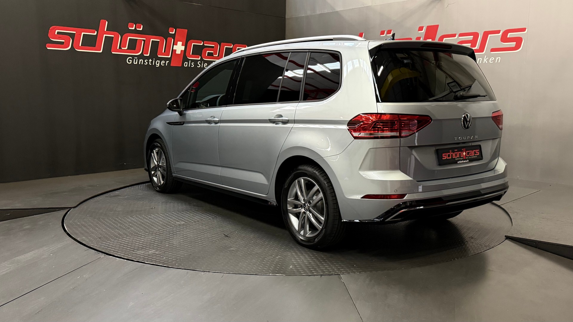VW Touran 1.5 TSI EVO R-Line DSG Panorama-image-4