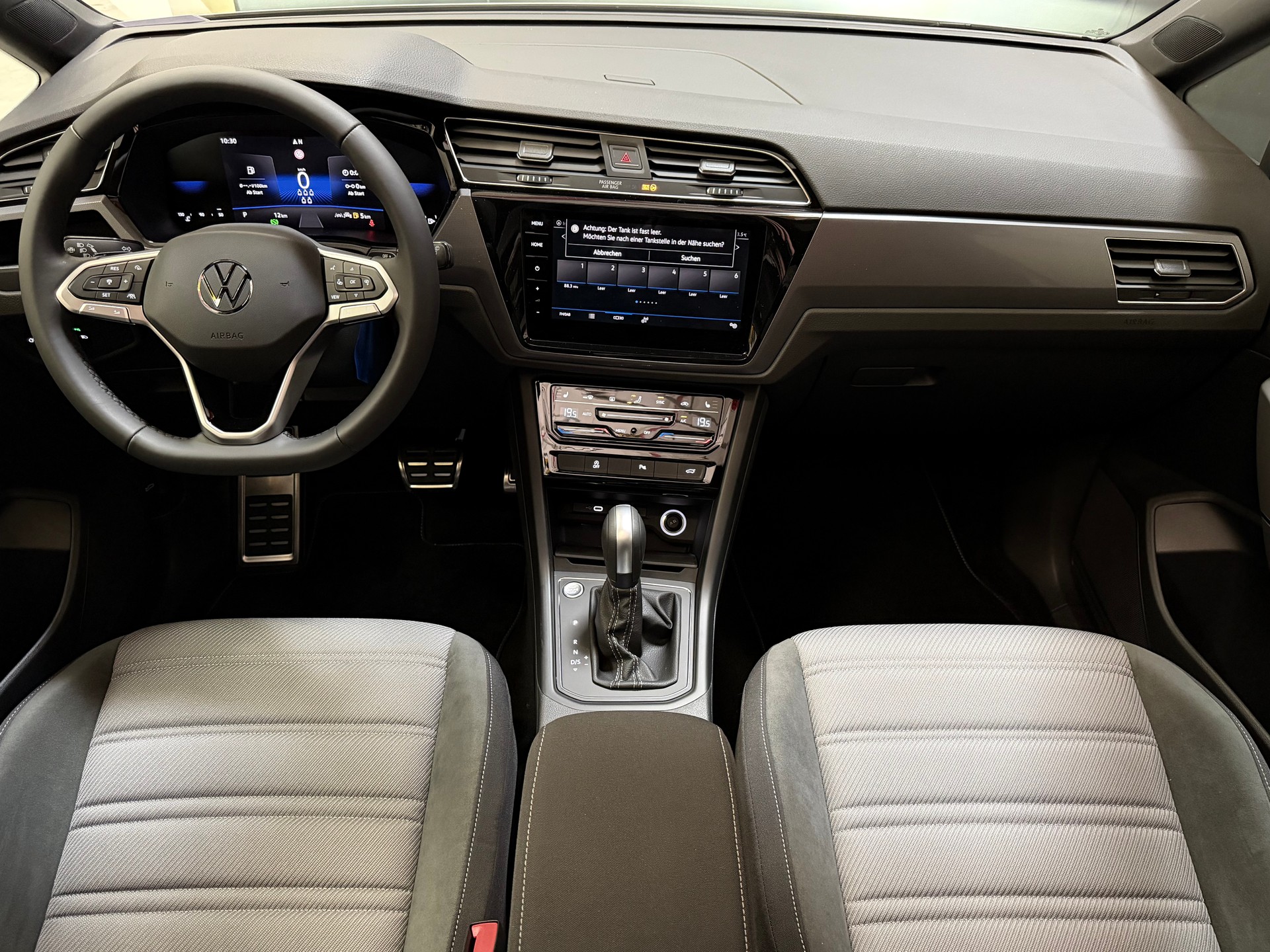 VW Touran 1.5 TSI EVO R-Line DSG Panorama-image-18