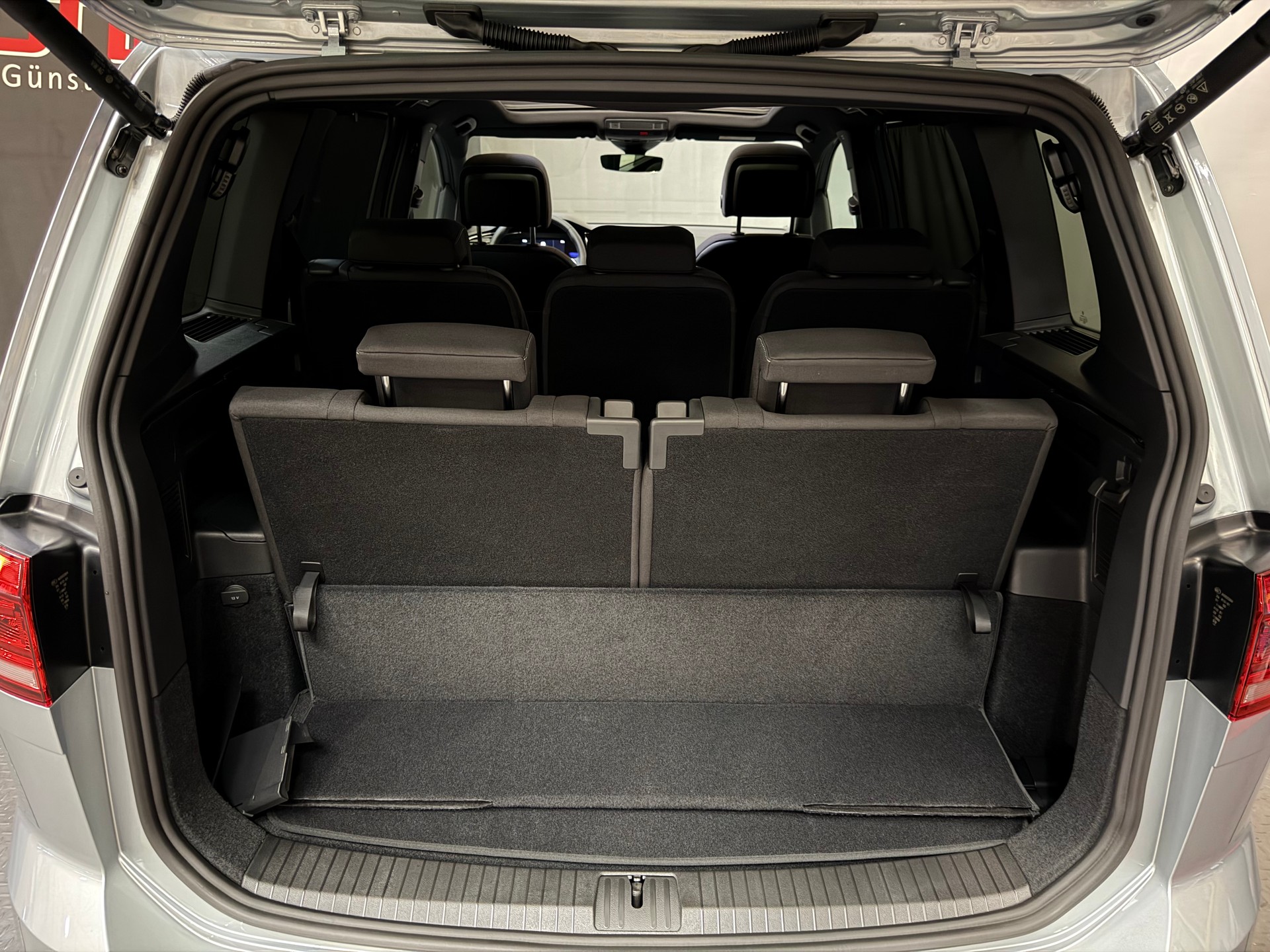 VW Touran 1.5 TSI EVO R-Line DSG Panorama-image-12