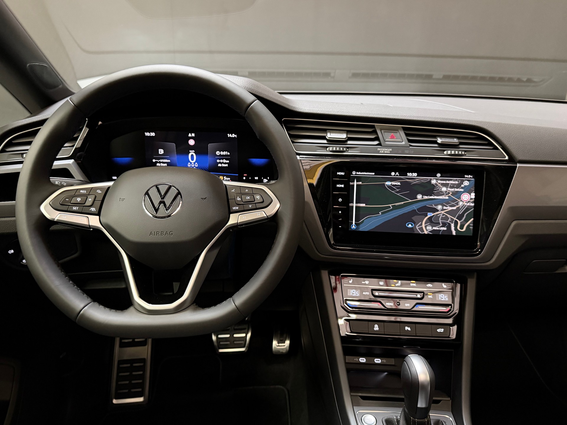 VW Touran 1.5 TSI EVO R-Line DSG Panorama-image-19