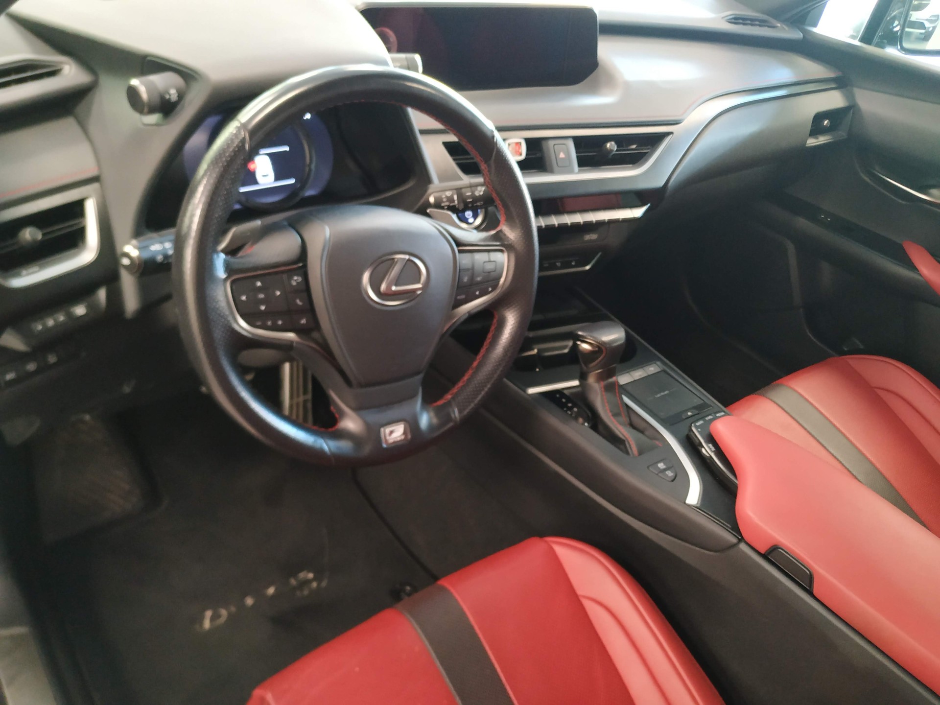 LEXUS UX 250h F Sport AWD Automatic-image-6