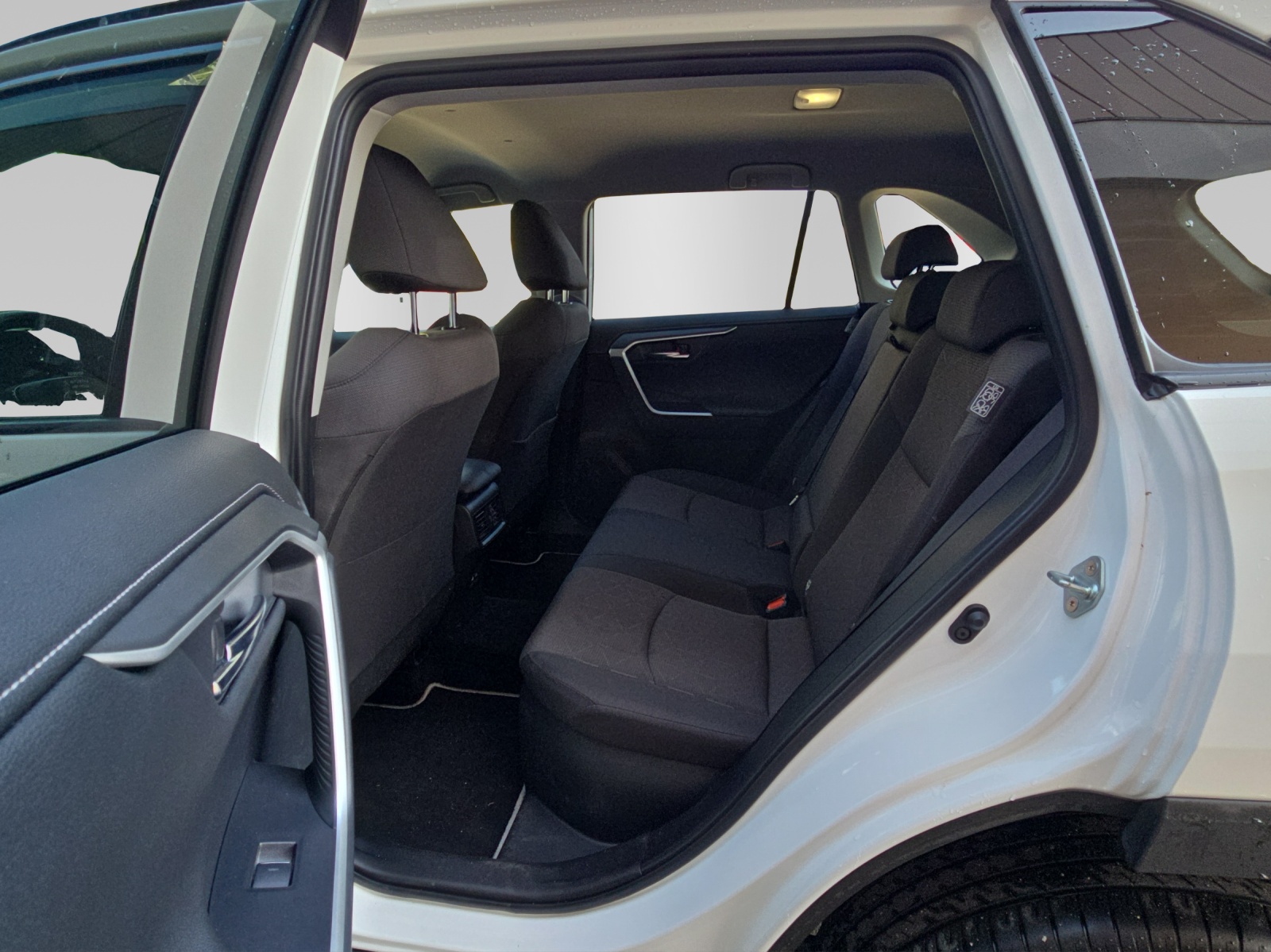TOYOTA RAV4 2.5 HEV Trend-image-9